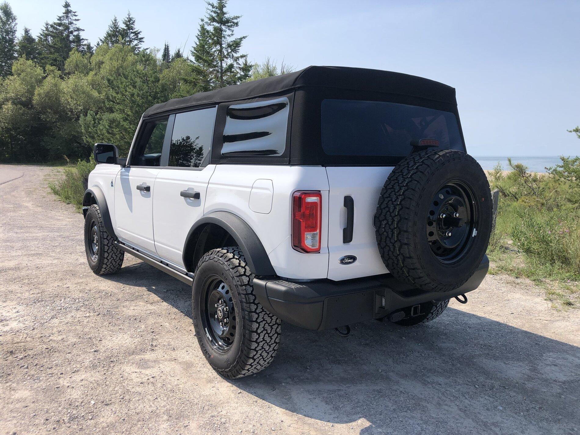 Ford Bronco OXFORD WHITE Bronco Club 0E9A7EA4-6353-4304-9660-9DB3493267CF