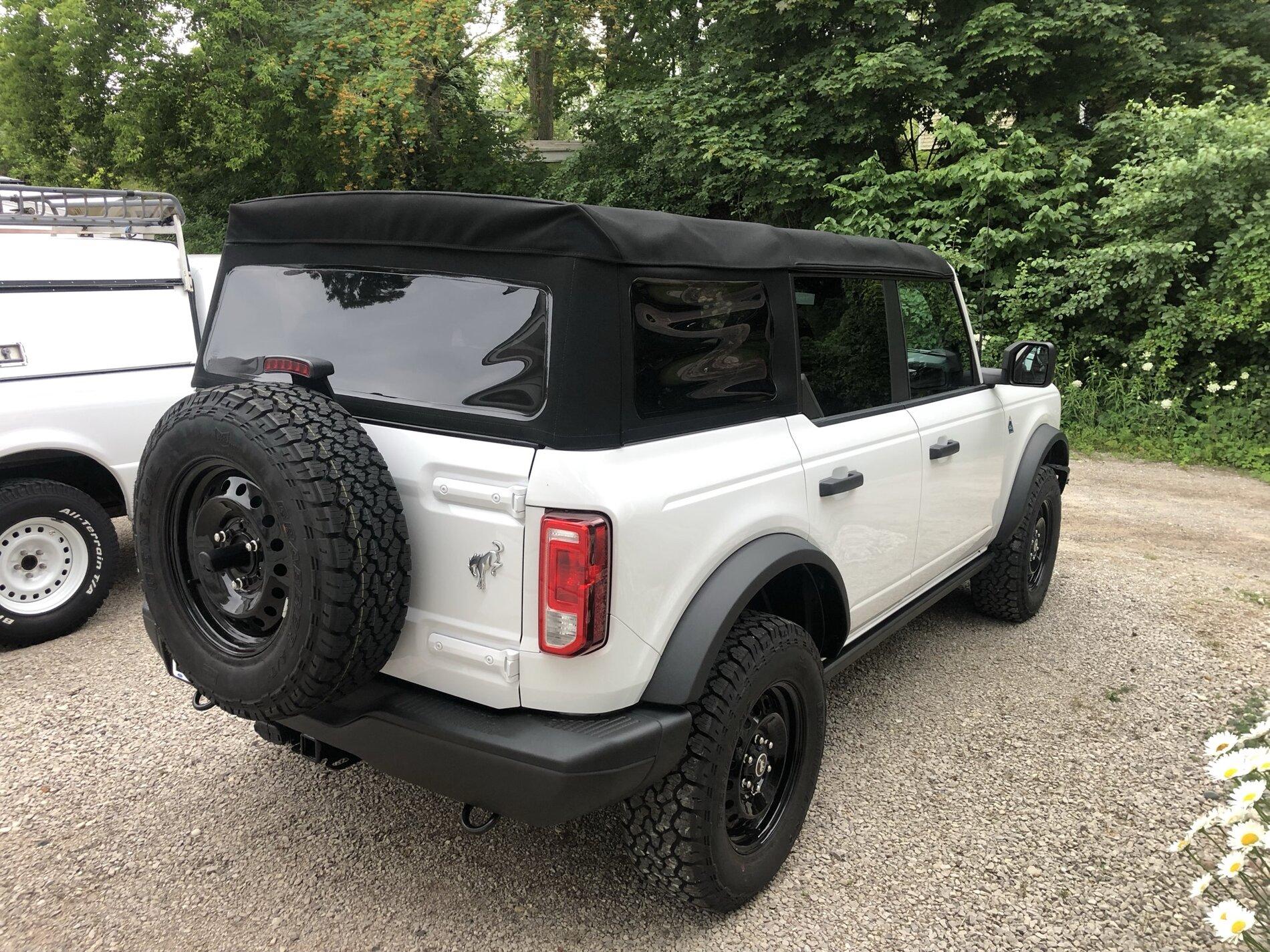 Ford Bronco OXFORD WHITE Bronco Club 8BBB8A78-95FD-4441-B648-63AED4B26817