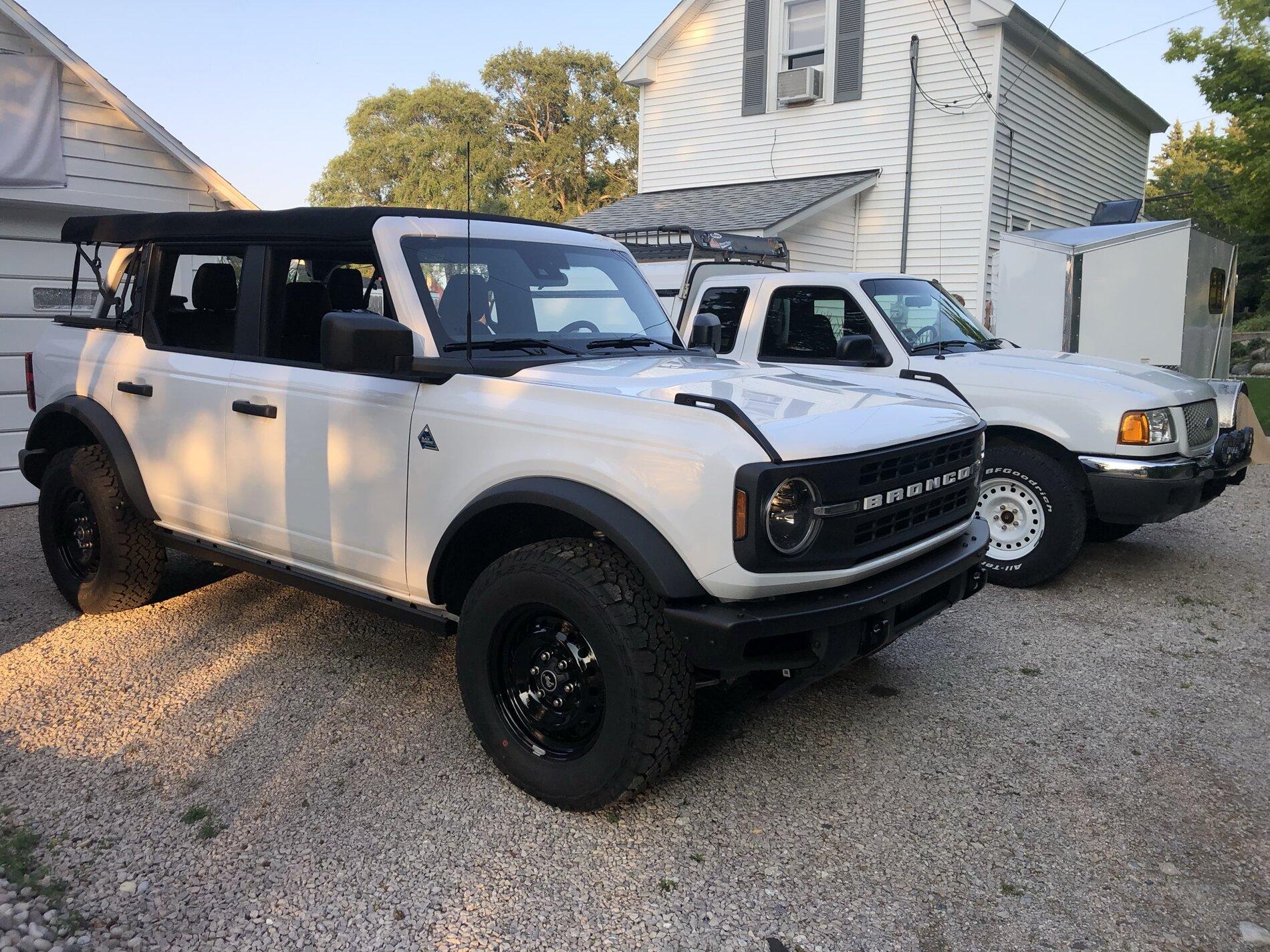 Ford Bronco OXFORD WHITE Bronco Club 0A7B5797-FBF5-4628-9517-B507D469E8A9