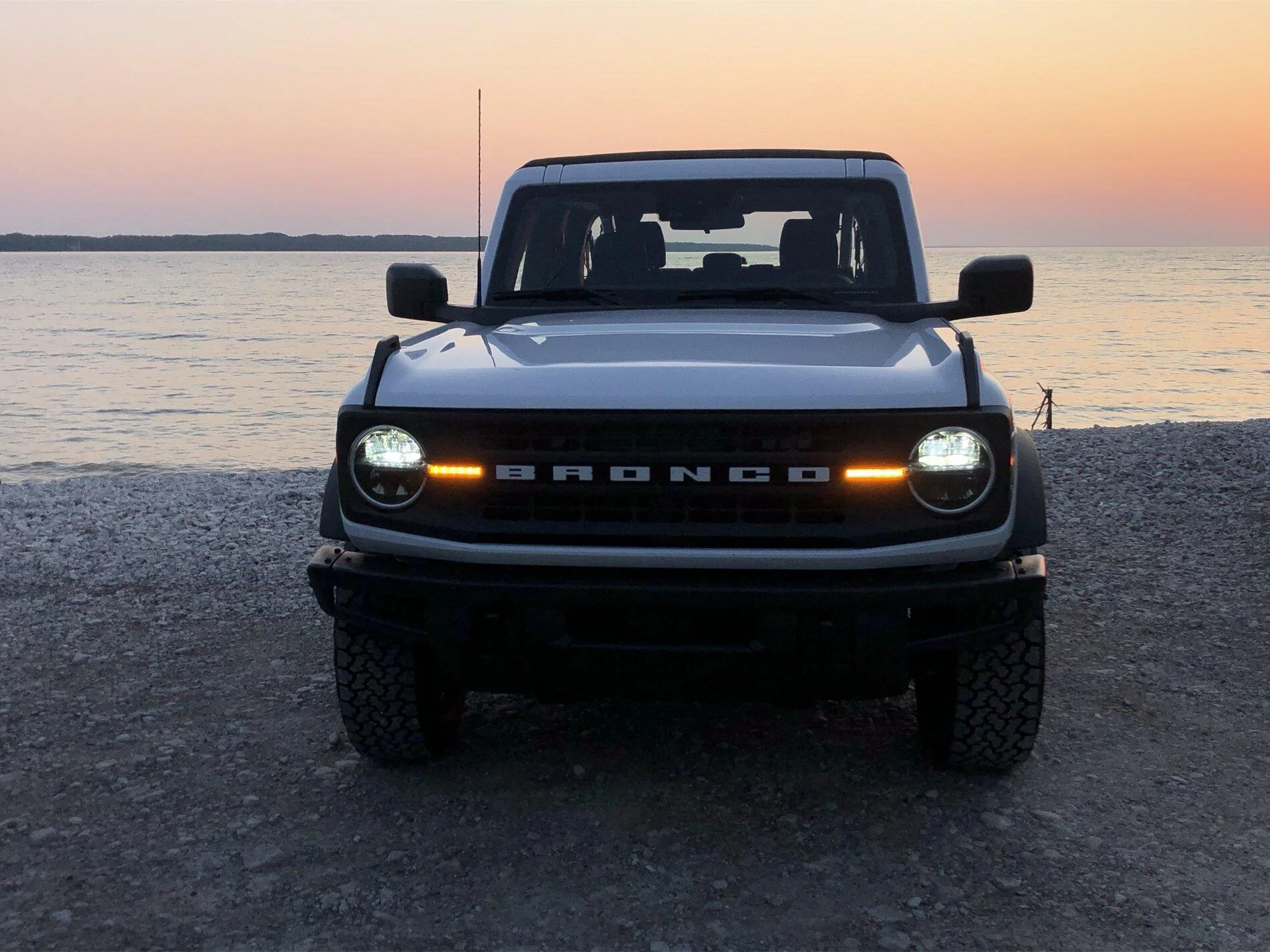 Ford Bronco OXFORD WHITE Bronco Club BF0788E7-3FBE-4B82-BBA7-87F280CB8342