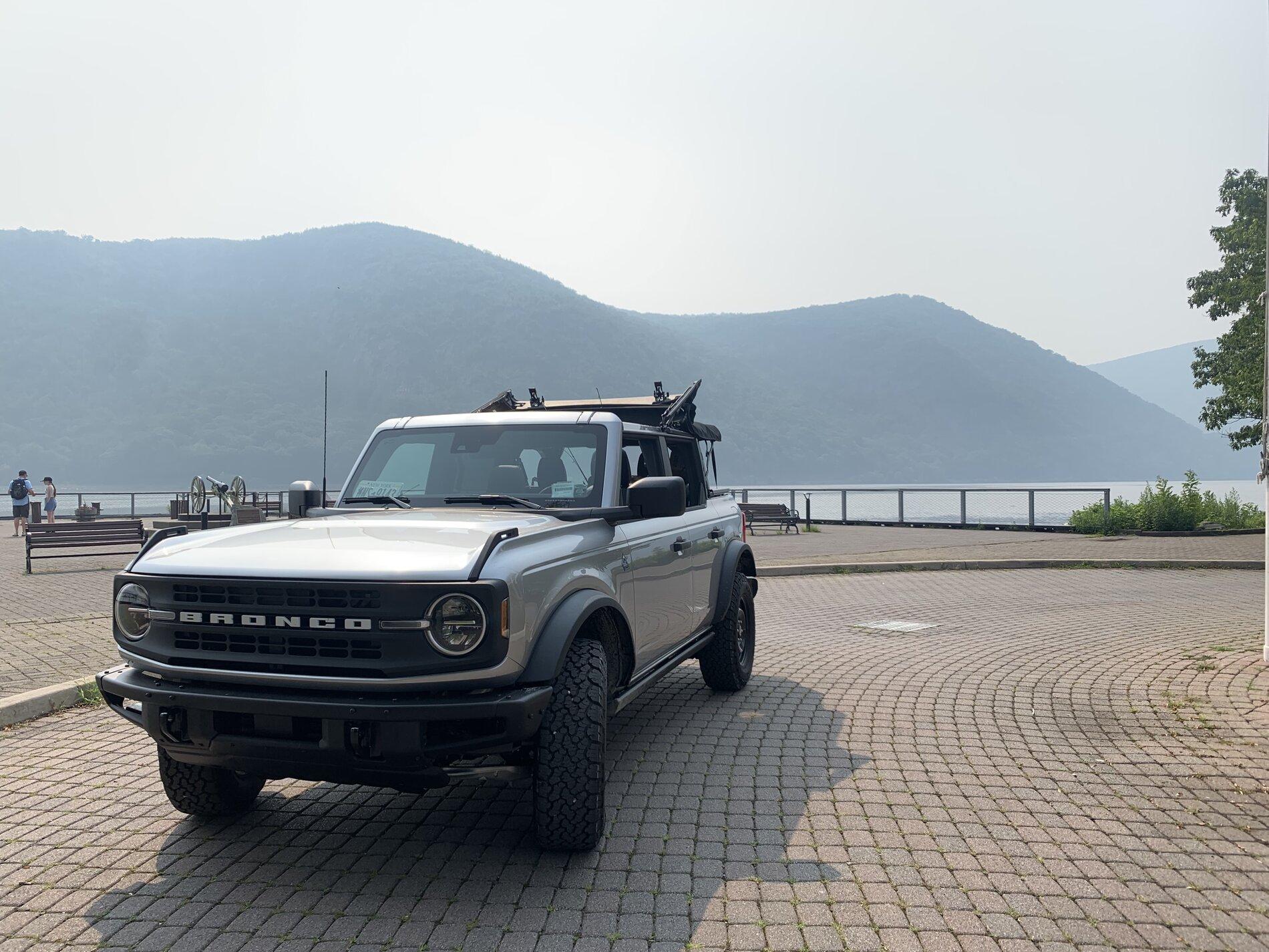 Ford Bronco ICONIC SILVER Bronco Club 5C6FF952-B3BD-48A7-A309-AC88D3D5B399