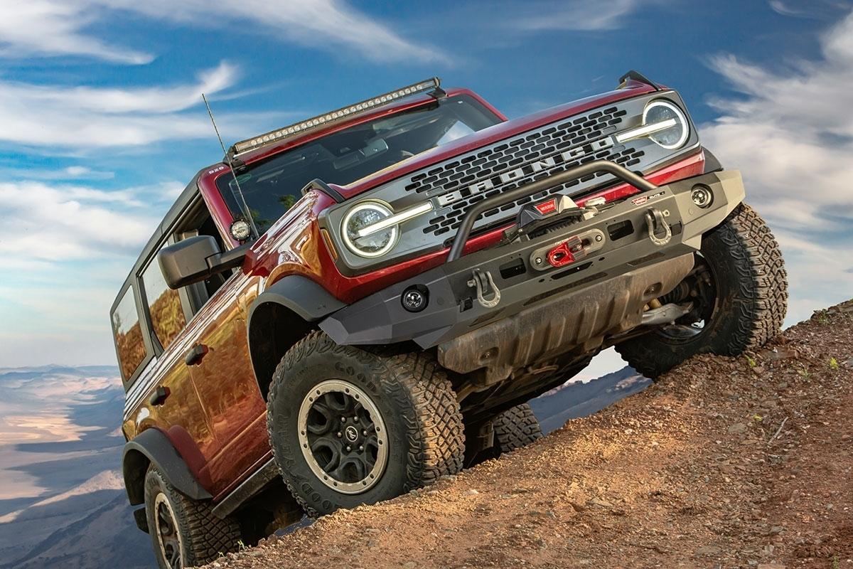 Ford Bronco Warn Elite Bumper w/ Grille Guard Tube Announced for 2021 Bronco 0006101_elite-front-bumper-ford-bronco-w-grille-guard-tube-107856