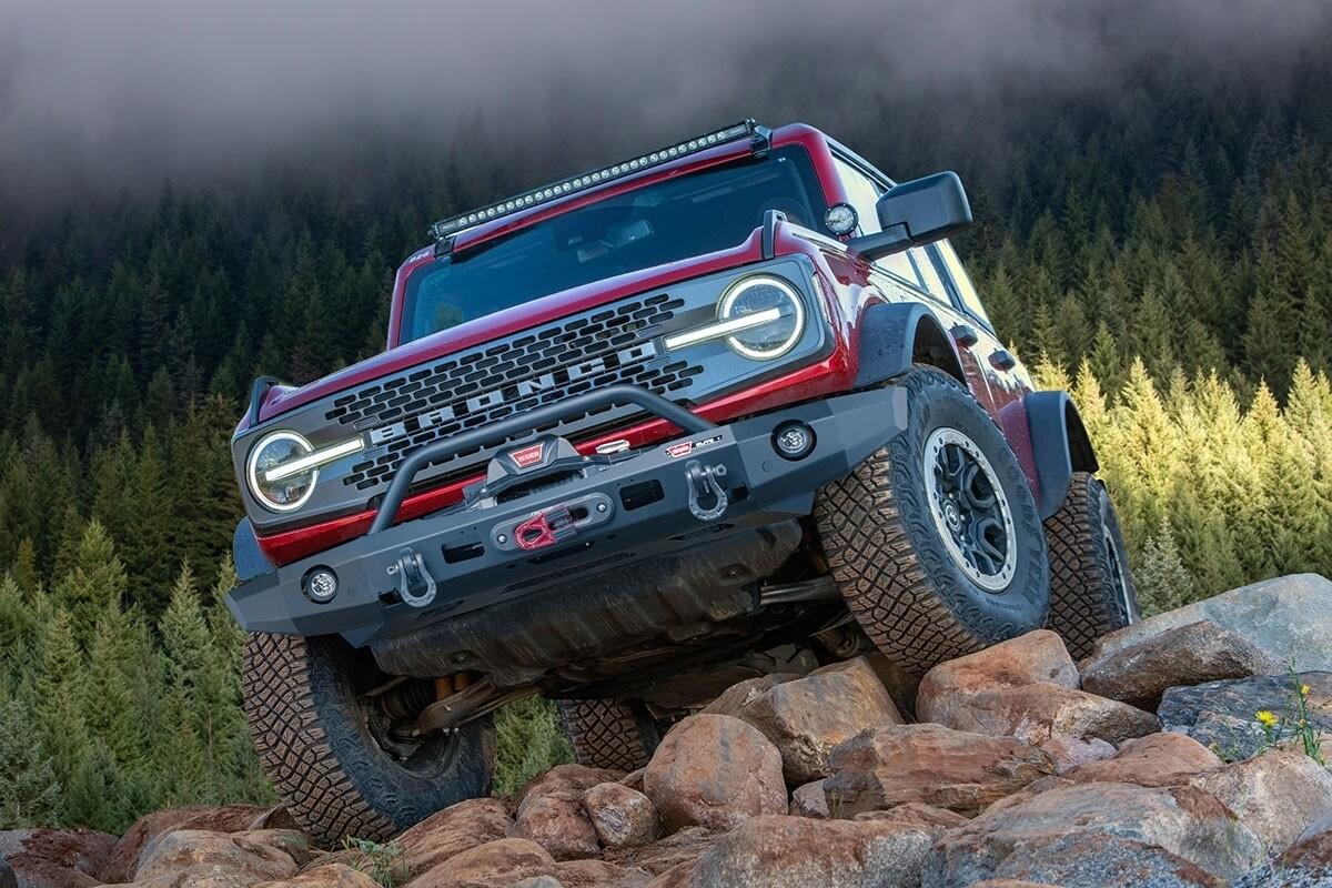 Ford Bronco Warn Elite Bumper w/ Grille Guard Tube Announced for 2021 Bronco 0006104_elite-front-bumper-ford-bronco-w-grille-guard-tube-107856