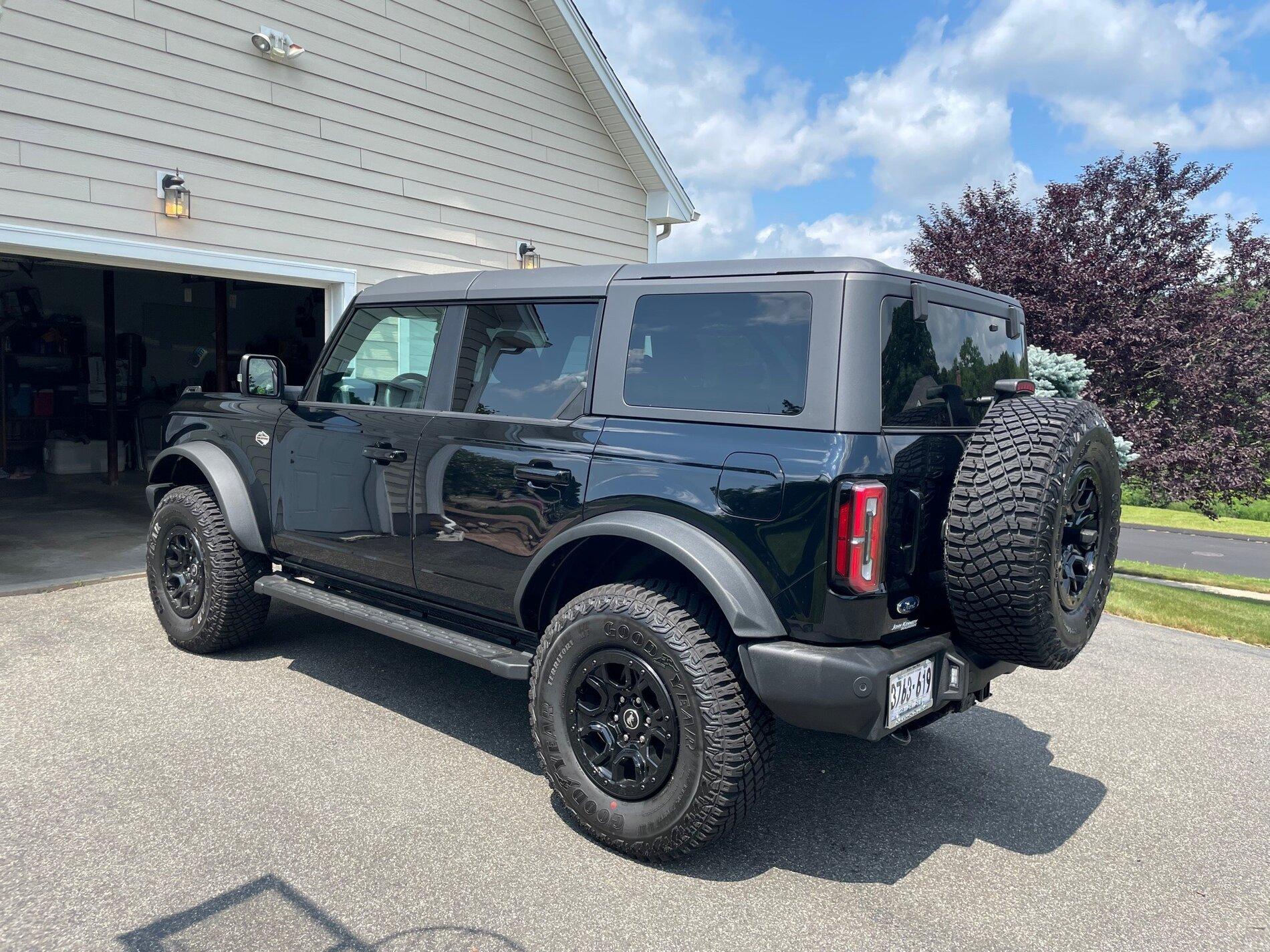Ford Bronco SHADOW BLACK Bronco Club 2