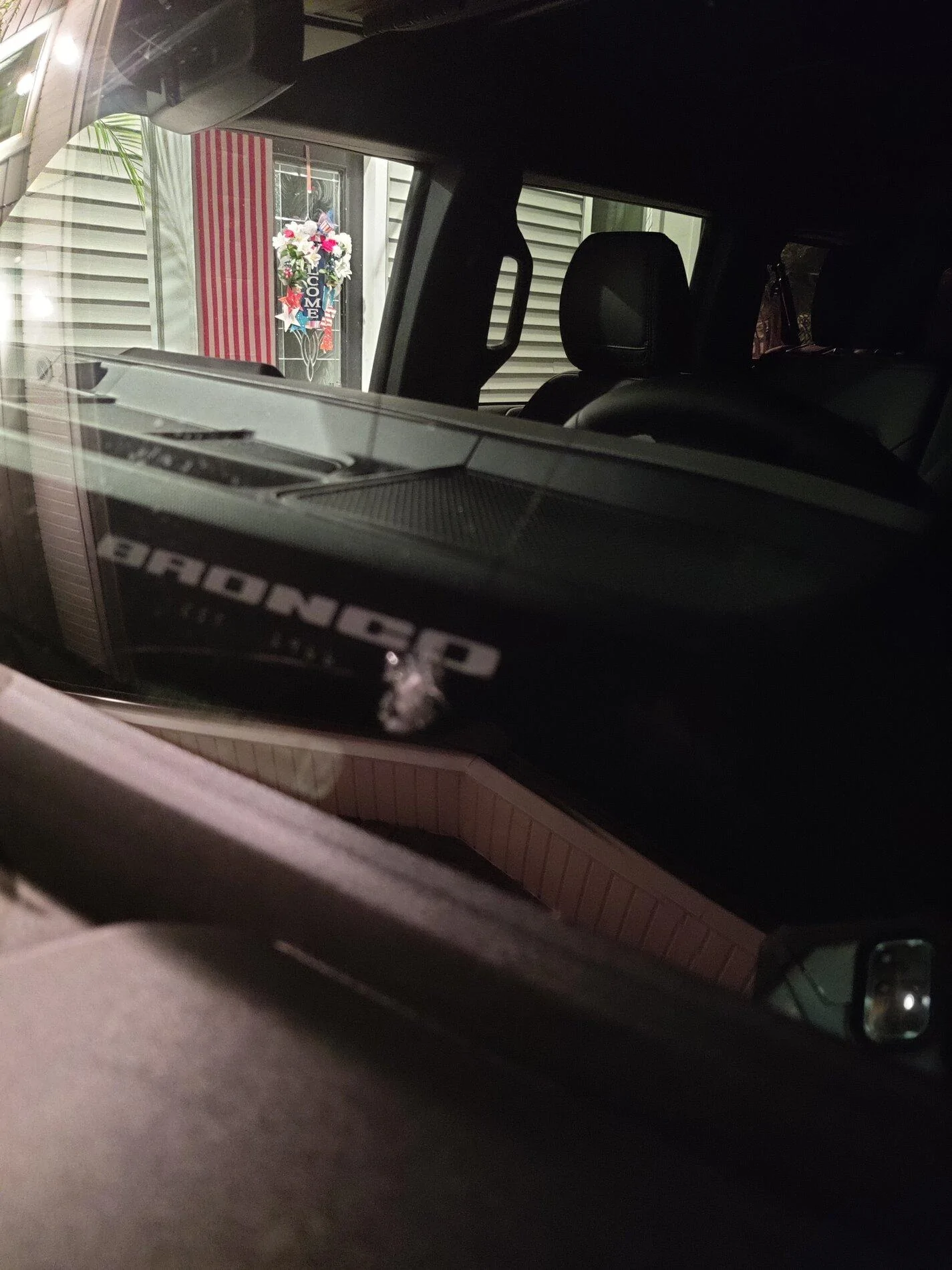 Ford Bronco 2  Badlands Picked Up, 1 Cracked Windshield ! 16275332981846418934075806962298