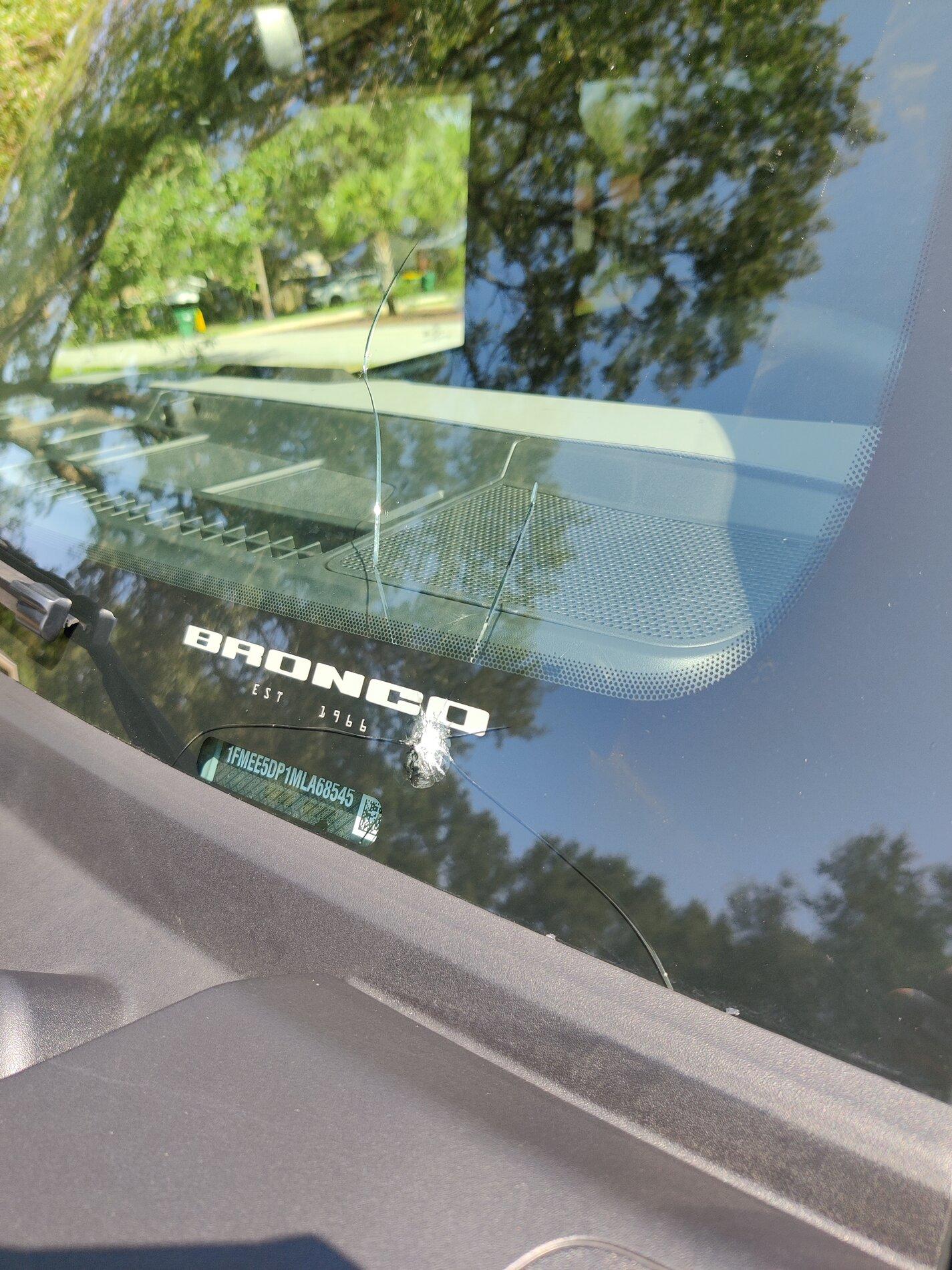 Ford Bronco 2  Badlands Picked Up, 1 Cracked Windshield ! 16275726015263147750192546013548