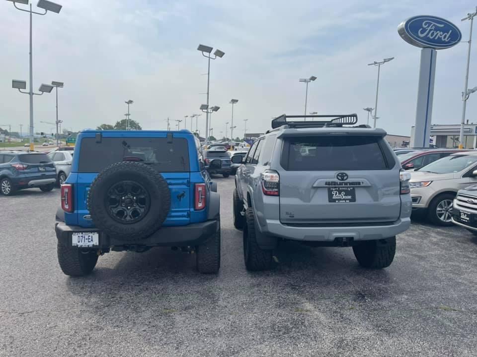 Ford Bronco Custom painted MIC top on Velocity Blue Bronco (custom by dealer) 71f39bfa-a7bf-49d2-8118-b07ef3768e6a-jpe