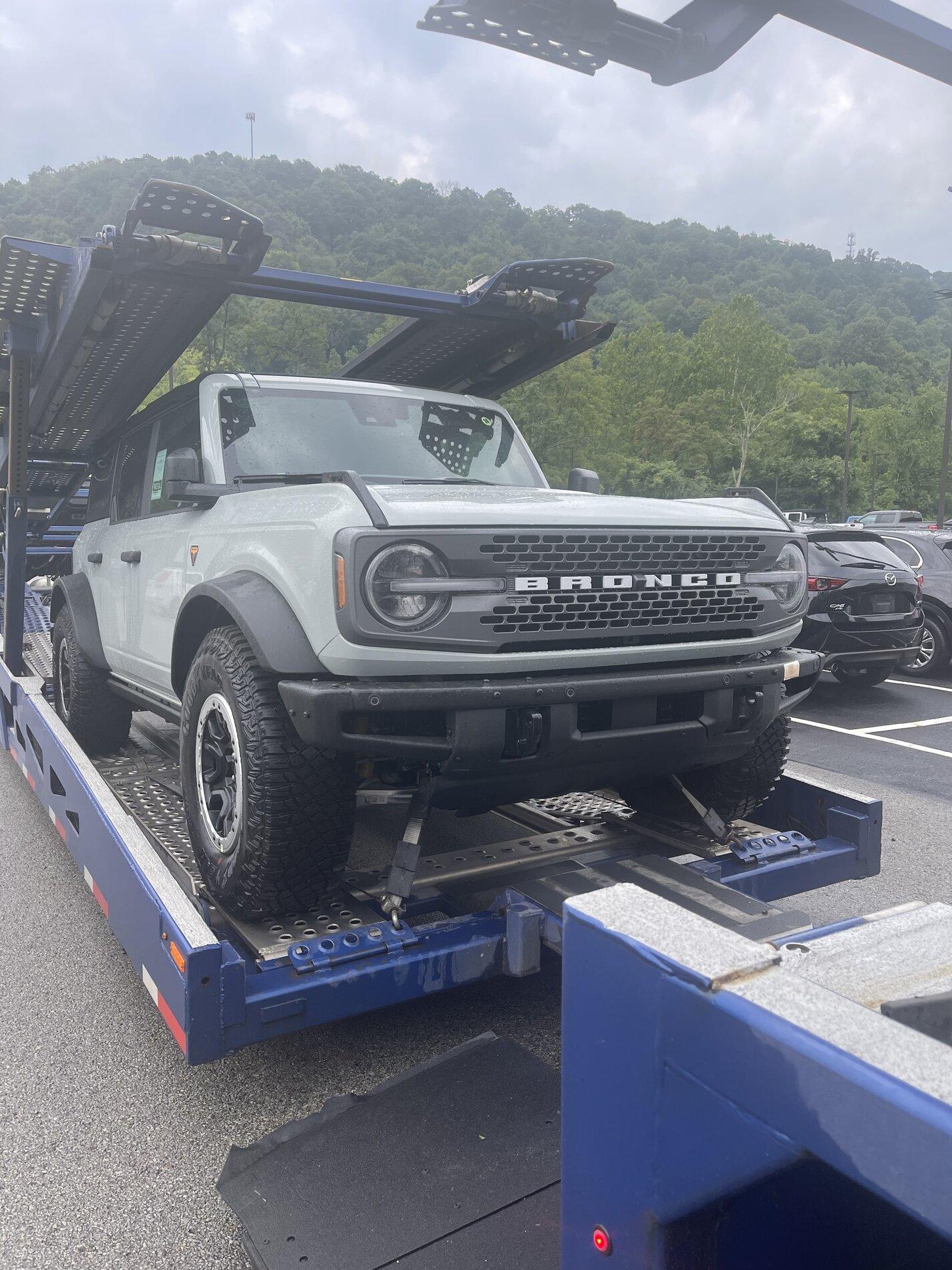 Ford Bronco CACTUS GRAY Bronco Club 6DB1163D-4378-41A1-9E27-507B08B62094