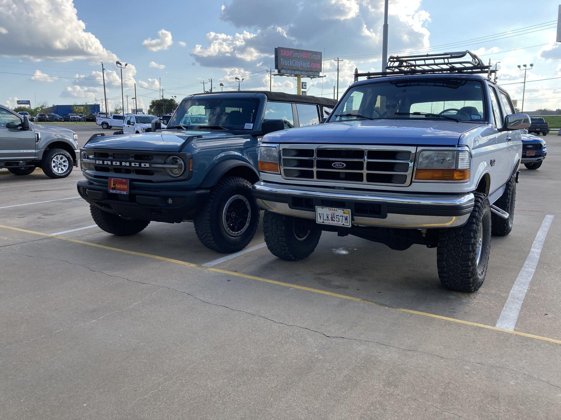 Ford Bronco Big Bend Squatch vs. 96 XLT 13A178AC-9F6A-49DD-AA0E-CB9E93451579