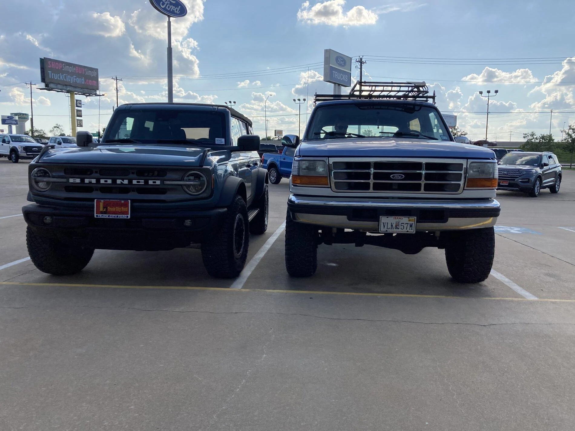 Ford Bronco Big Bend Squatch vs. 96 XLT F29569DF-56AC-49B3-B13E-096256EFB7E0