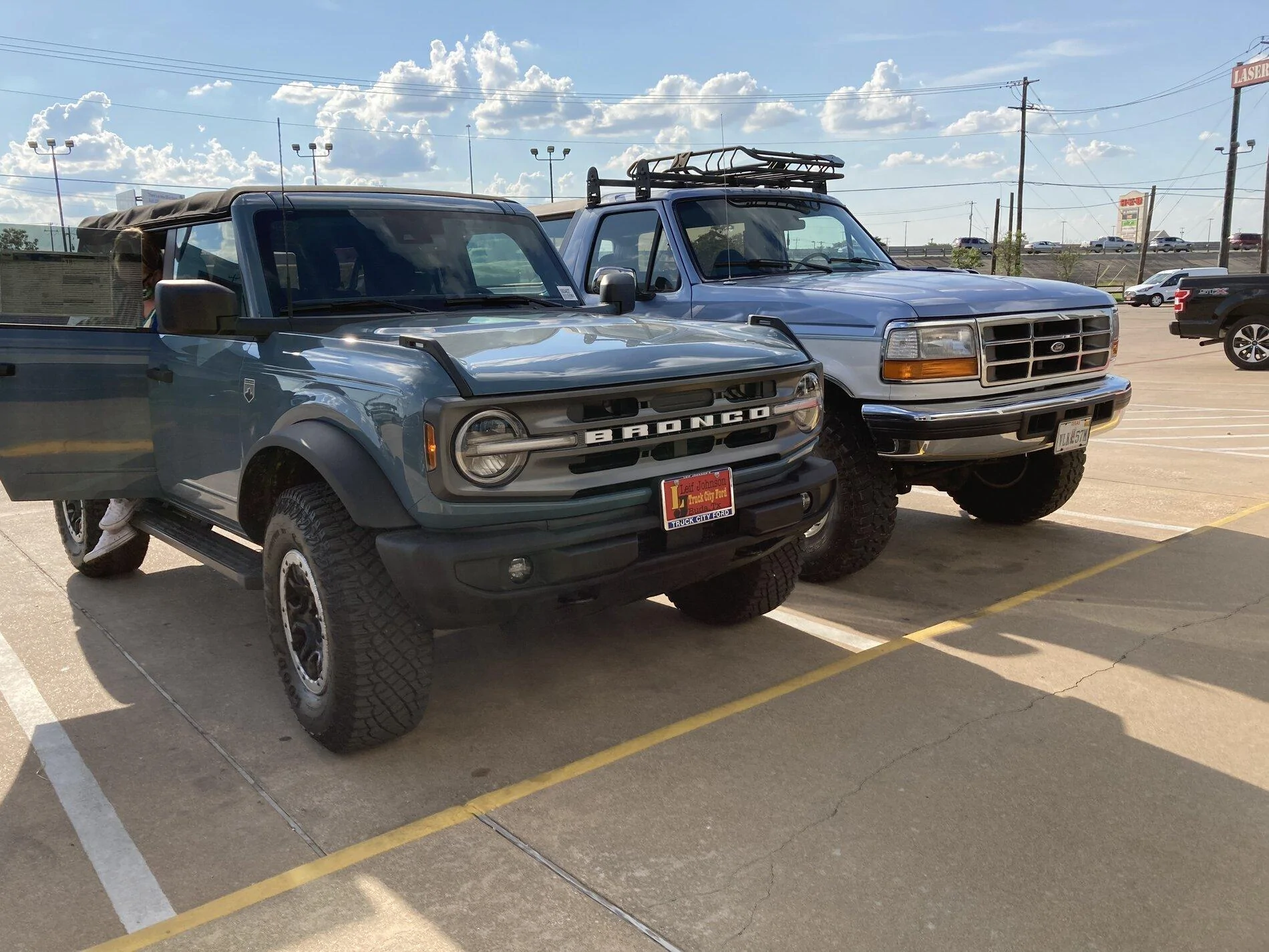 Ford Bronco Big Bend Squatch vs. 96 XLT 5CB1667A-F1E5-4899-9125-E29F0D54B3A4