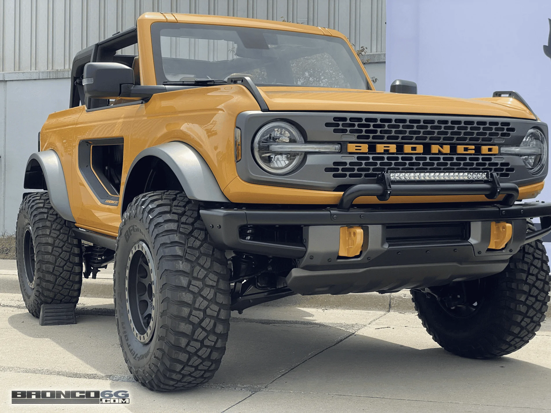 Ford Bronco Paint matched tow hooks and grille emblem? 1595533391303