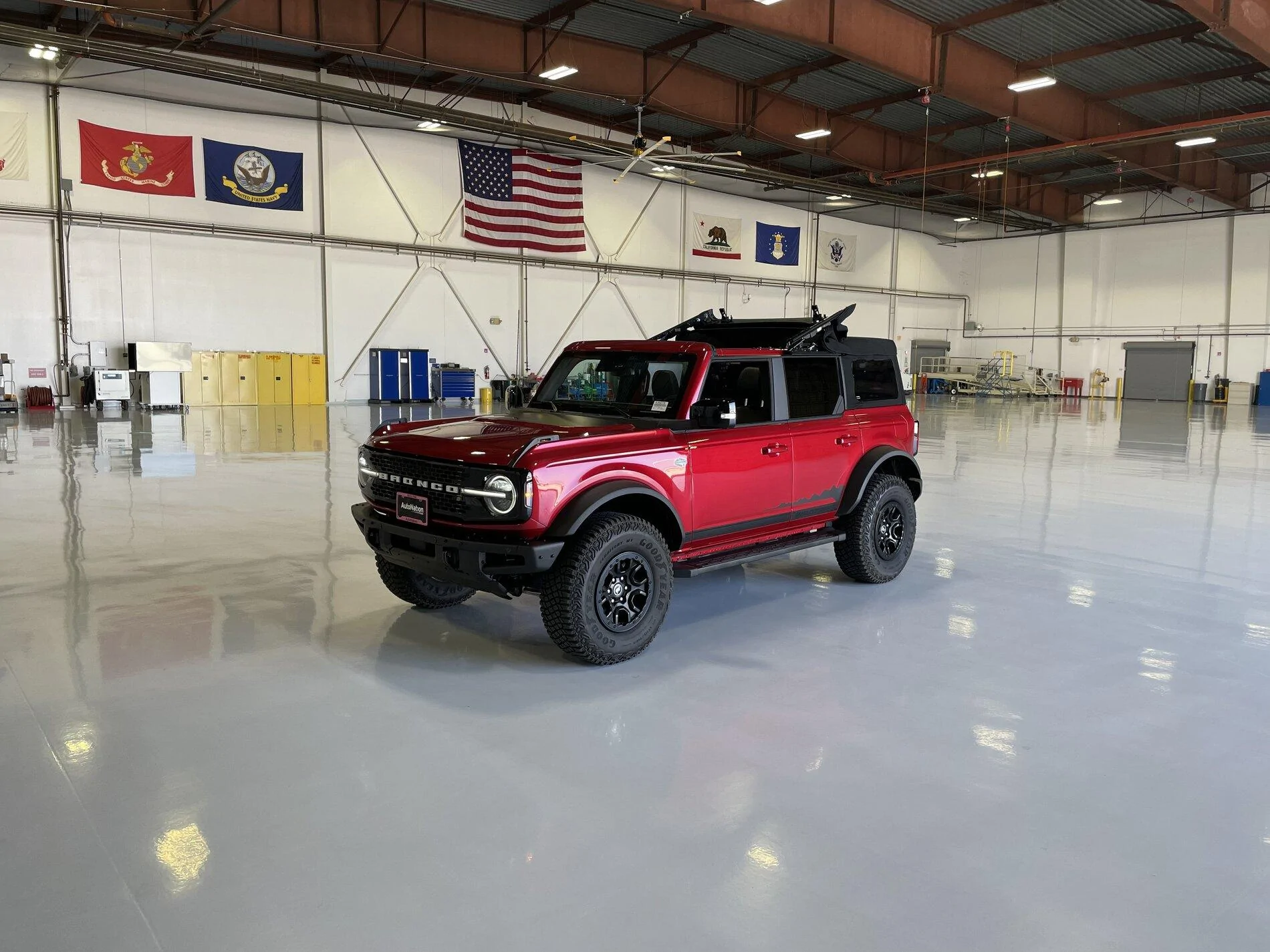 Ford Bronco RAPID RED Bronco Club 0F02B0AE-9910-4D49-A970-23B30E1527B8