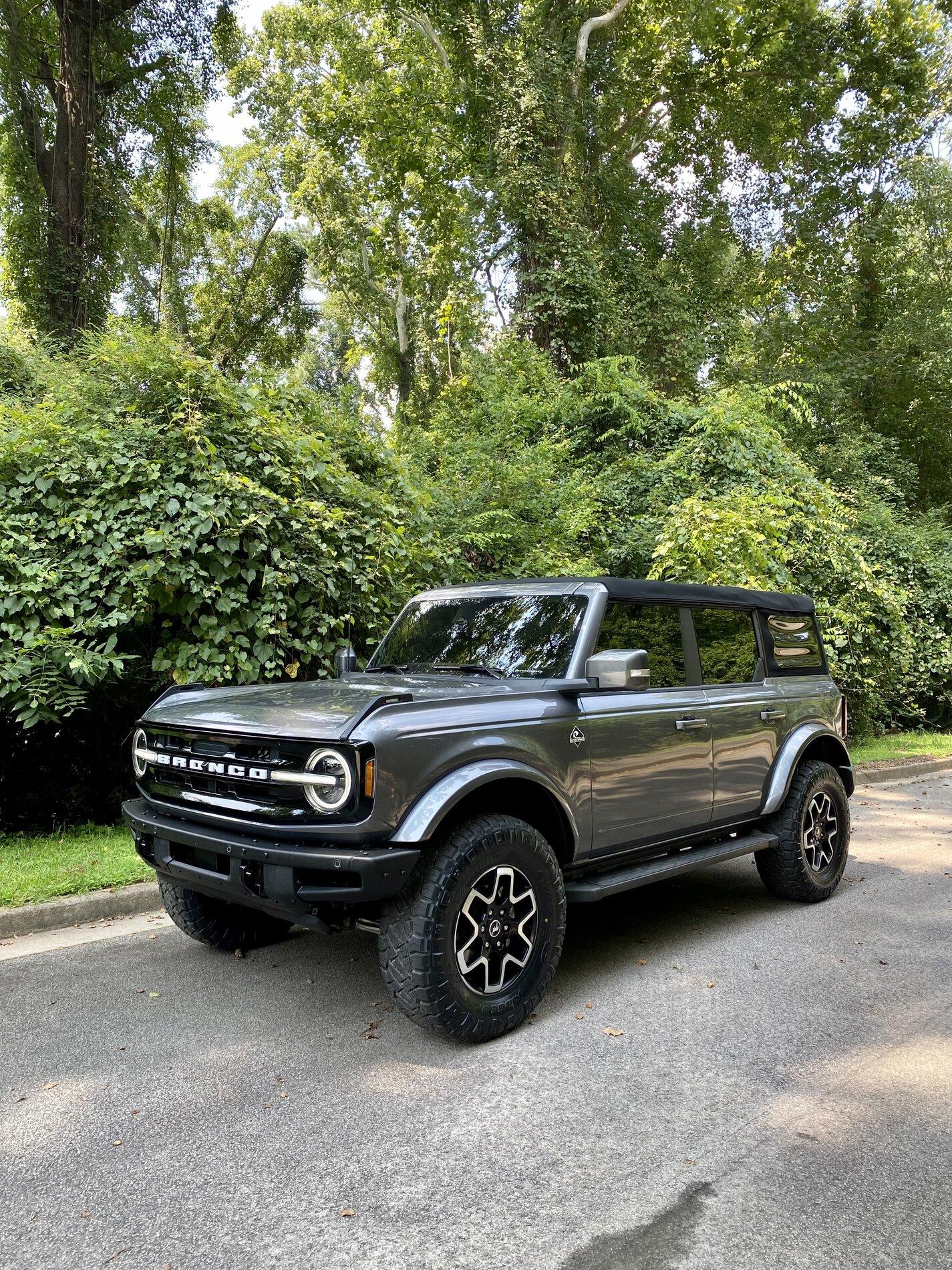 Ford Bronco CARBONIZED GRAY Bronco Club E0C40274-F491-4283-B72E-B4E8C2819954