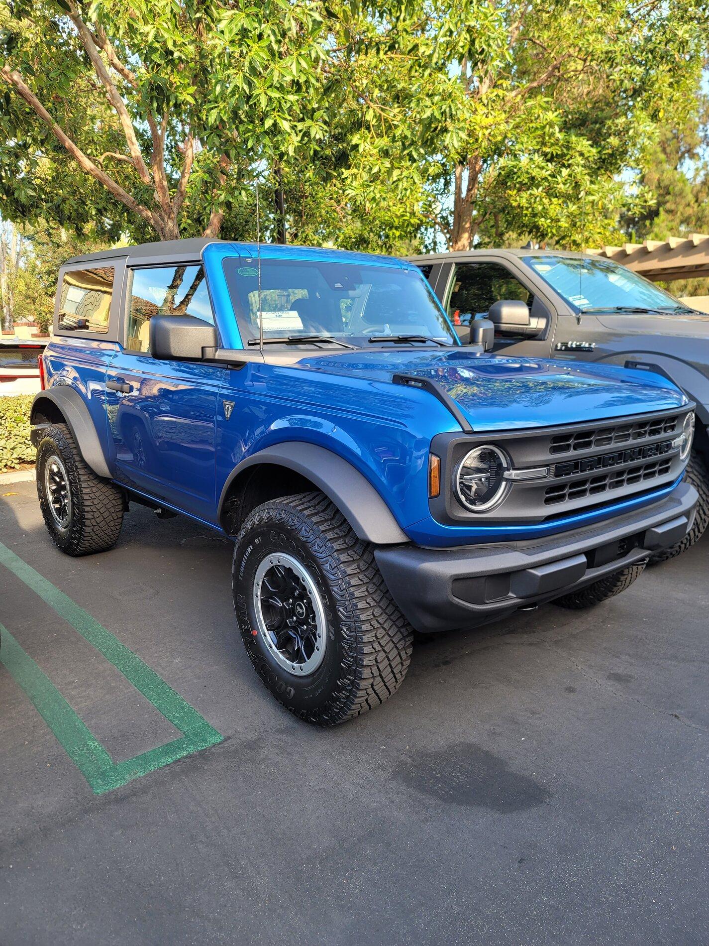 Ford Bronco VELOCITY BLUE Bronco Club 20210729_175247