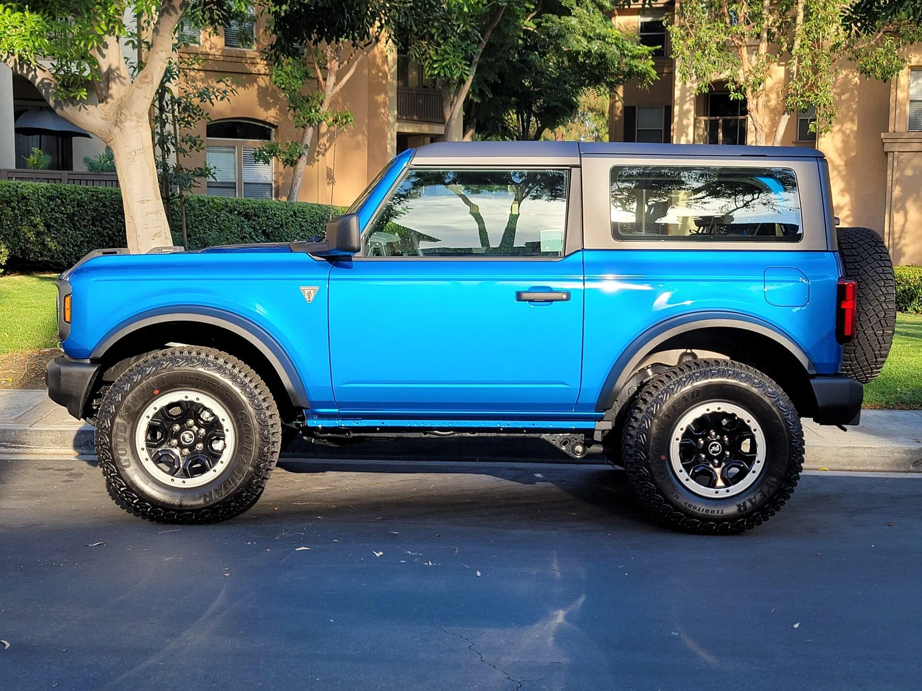 Ford Bronco VELOCITY BLUE Bronco Club 20210729_181204