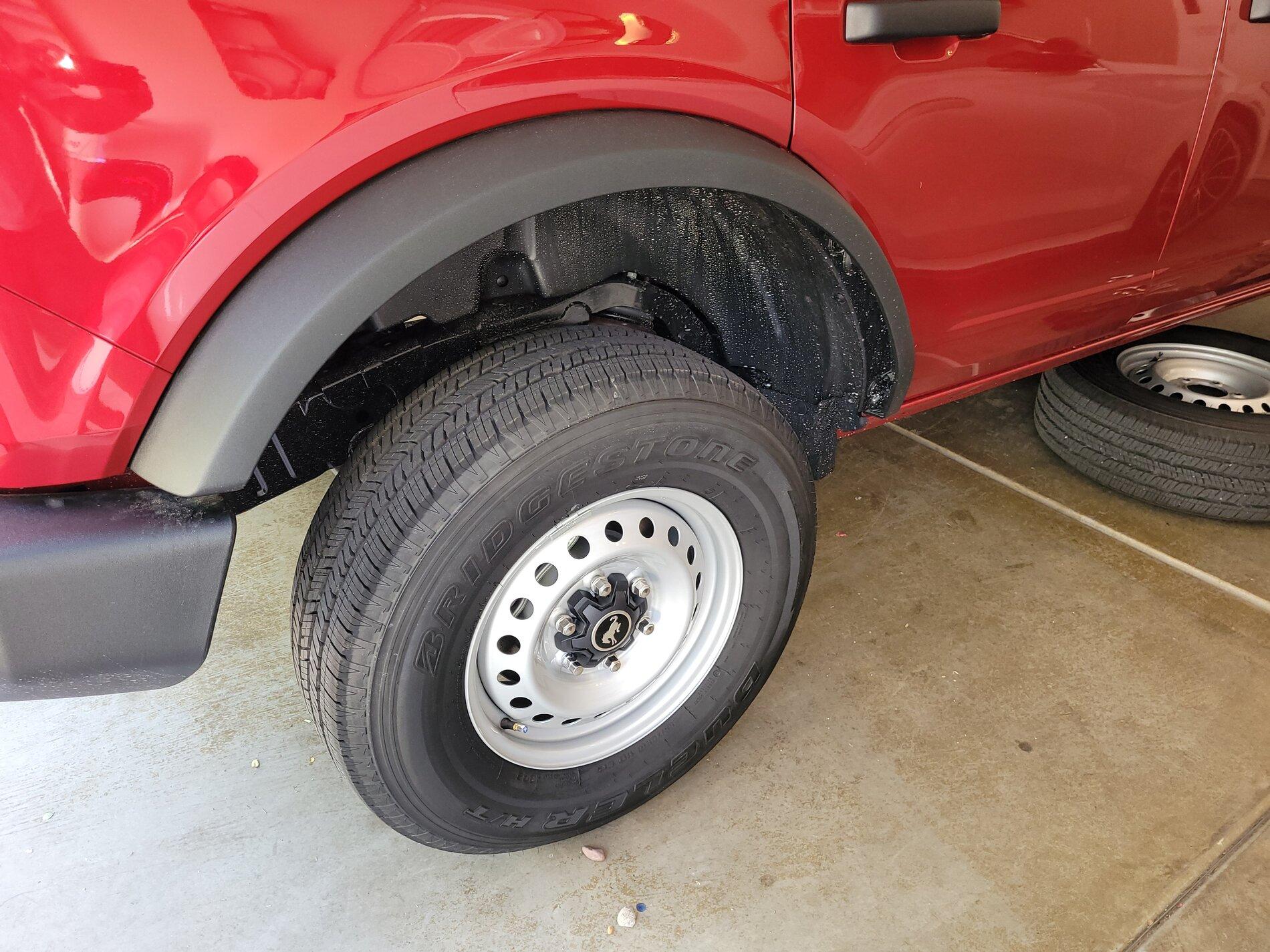 Ford Bronco Base Bronco Fitted With 315 Size Tires & Ford Ranger Wheels (No Lift) 20210731_150402
