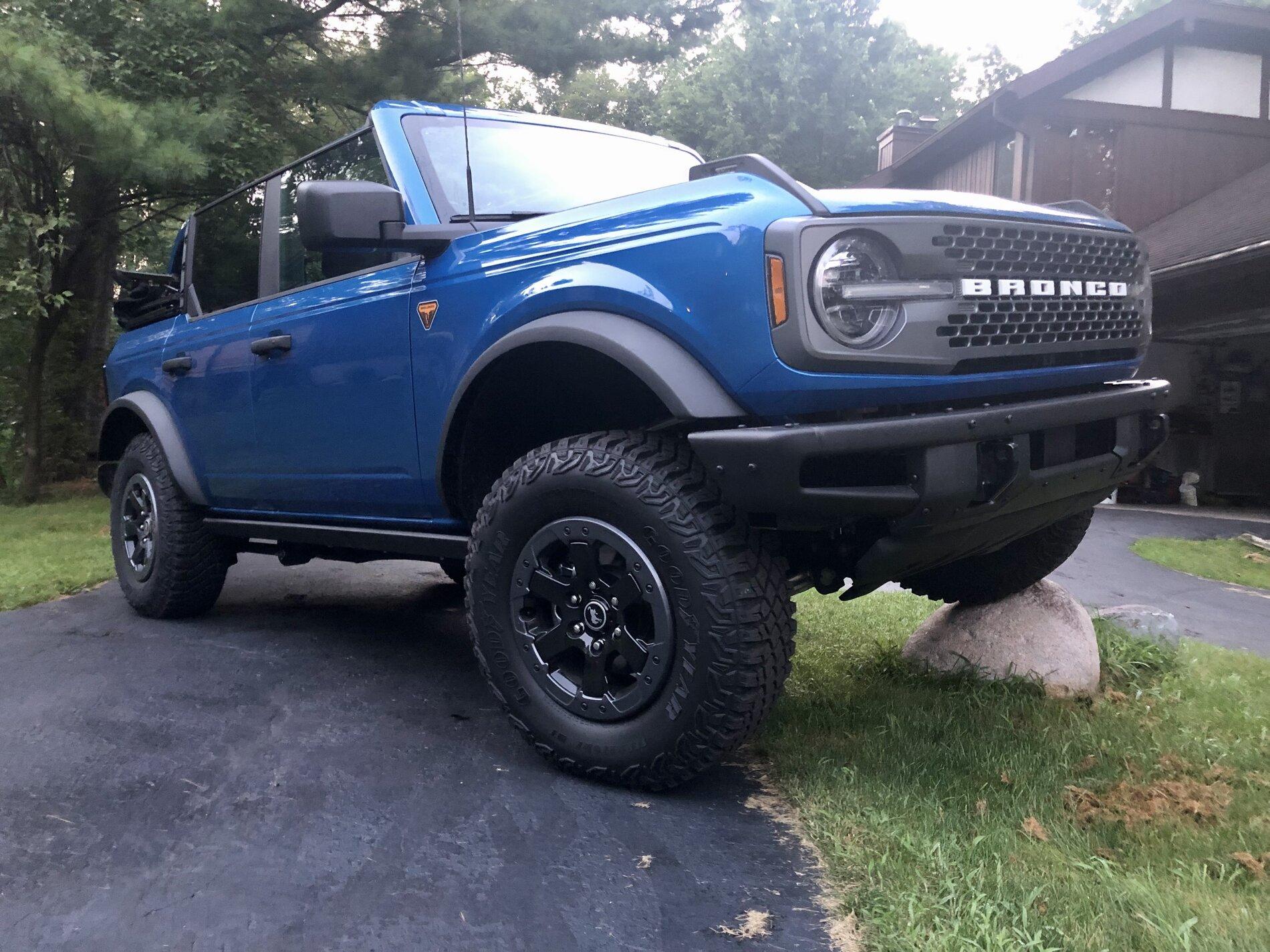 Ford Bronco VELOCITY BLUE Bronco Club IMG_E0658.JPG
