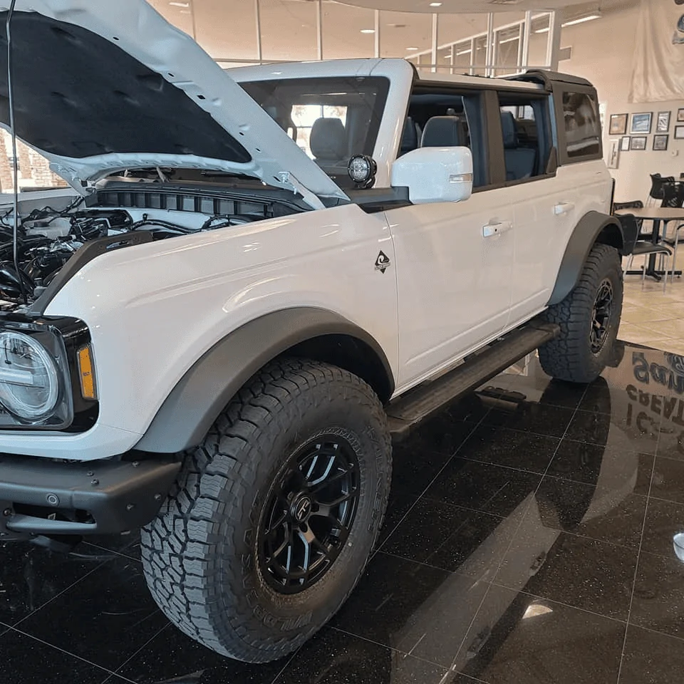 Ford Bronco OXFORD WHITE Bronco Club 1628011621315