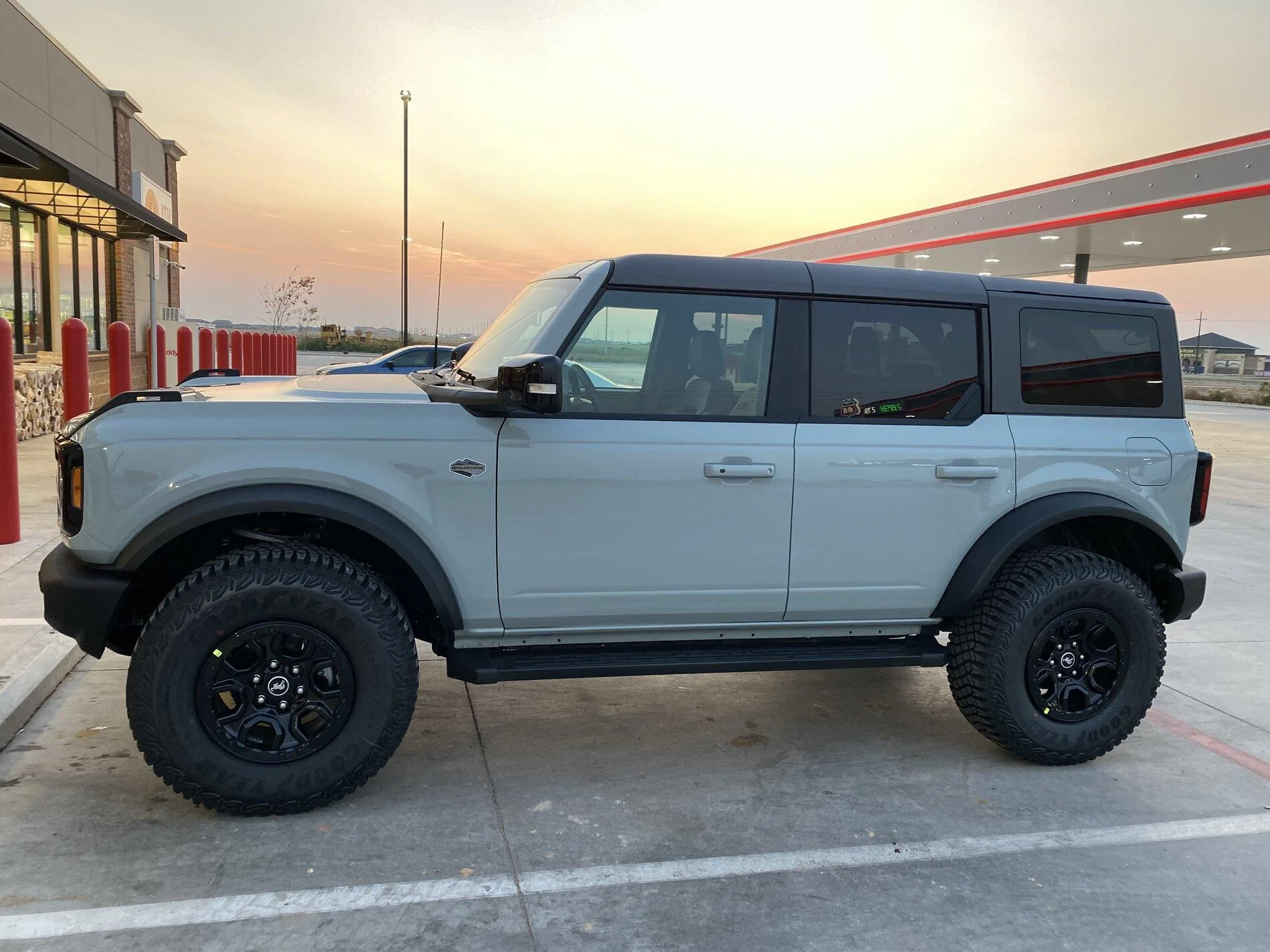 Ford Bronco CACTUS GRAY Bronco Club 8DFA67D6-1CE3-4A93-A02F-8FBBC3A38C8D