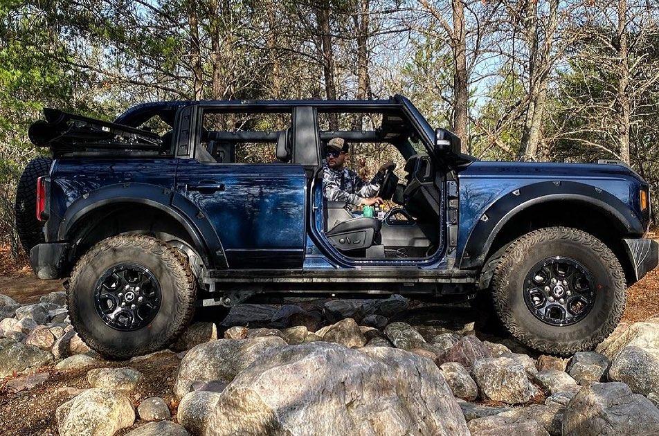 Ford Bronco ANTIMATTER BLUE Bronco Club Debadged Antimatter Blue Bronco Aftermarket Fenders 2