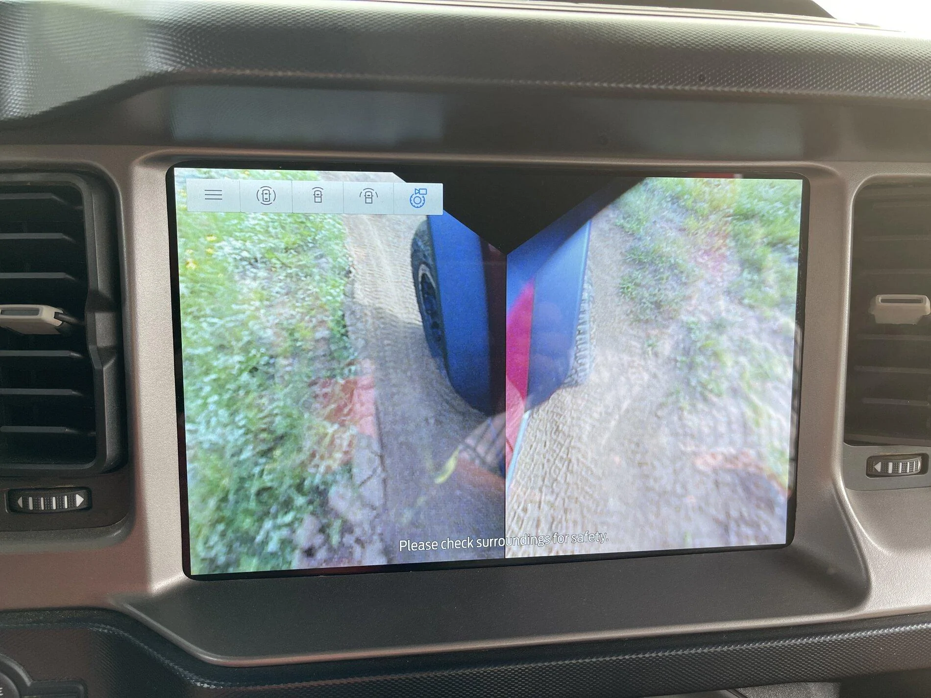 Ford Bronco Wheel spotting camera view? FF7825B9-3B7A-4C82-BFB6-6C0112DFB7CD