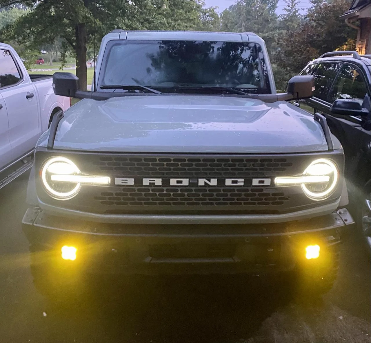Ford Bronco Diode Dynamics SAE Fogs Installed on Badlands Modular Bumper CFD80374-CACB-4F2D-AC1B-EAFACA31CB20