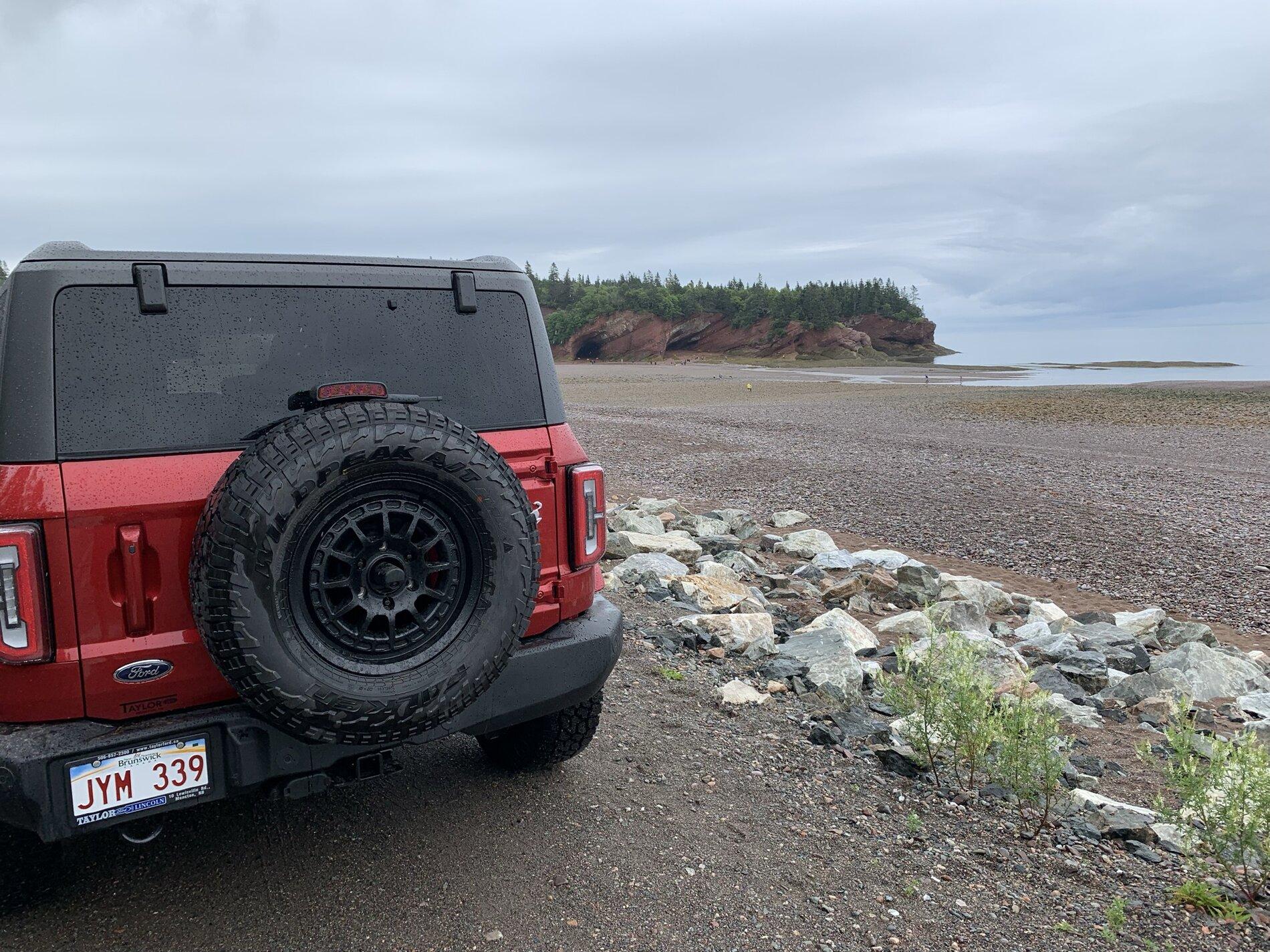 Ford Bronco RAPID RED Bronco Club 653FD36A-8938-4391-B983-503C188189D7