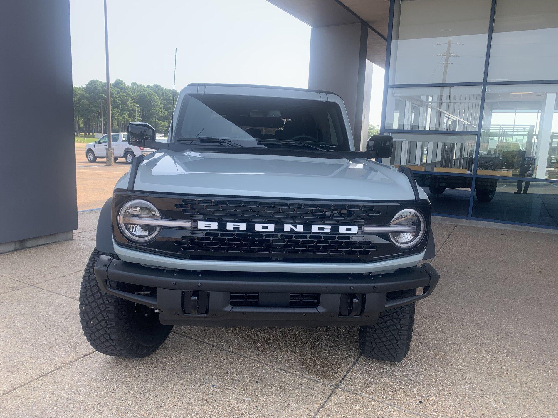 Ford Bronco Side By Side View vs Bronco Sport E892427A-7C0B-4DCA-A3E0-798D6B712493