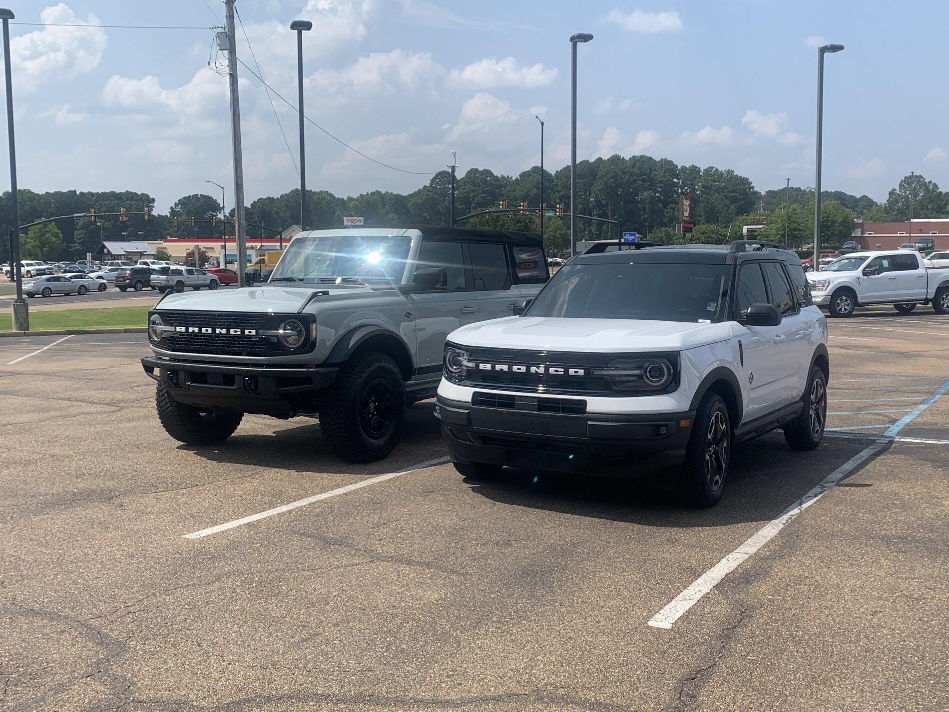 Ford Bronco Side By Side View vs Bronco Sport 57E09611-05A8-47EE-9E4E-0398477DAB9C