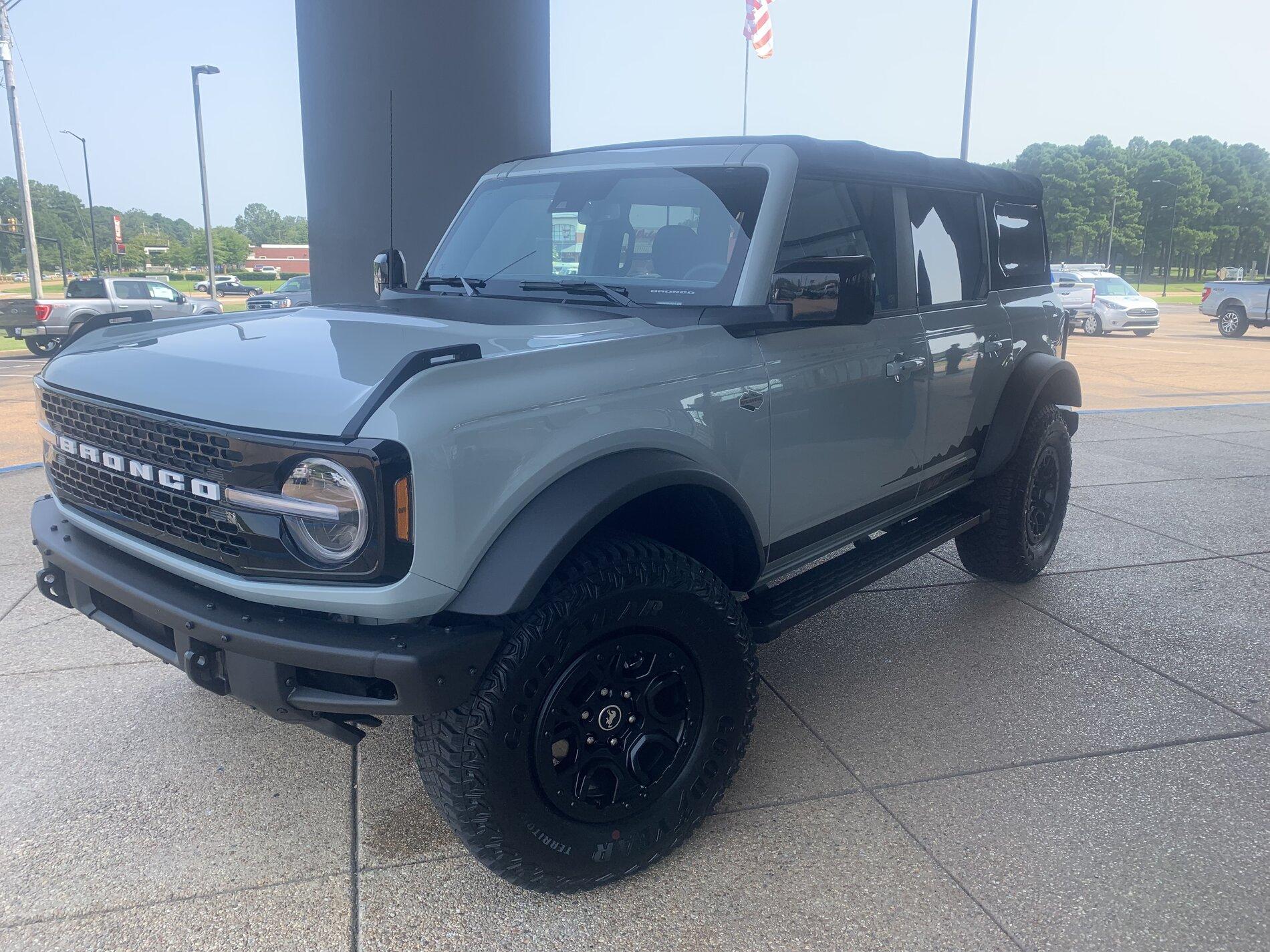 Ford Bronco Side By Side View vs Bronco Sport 253B463C-ADBD-4F0E-851F-AF4E6C18504B