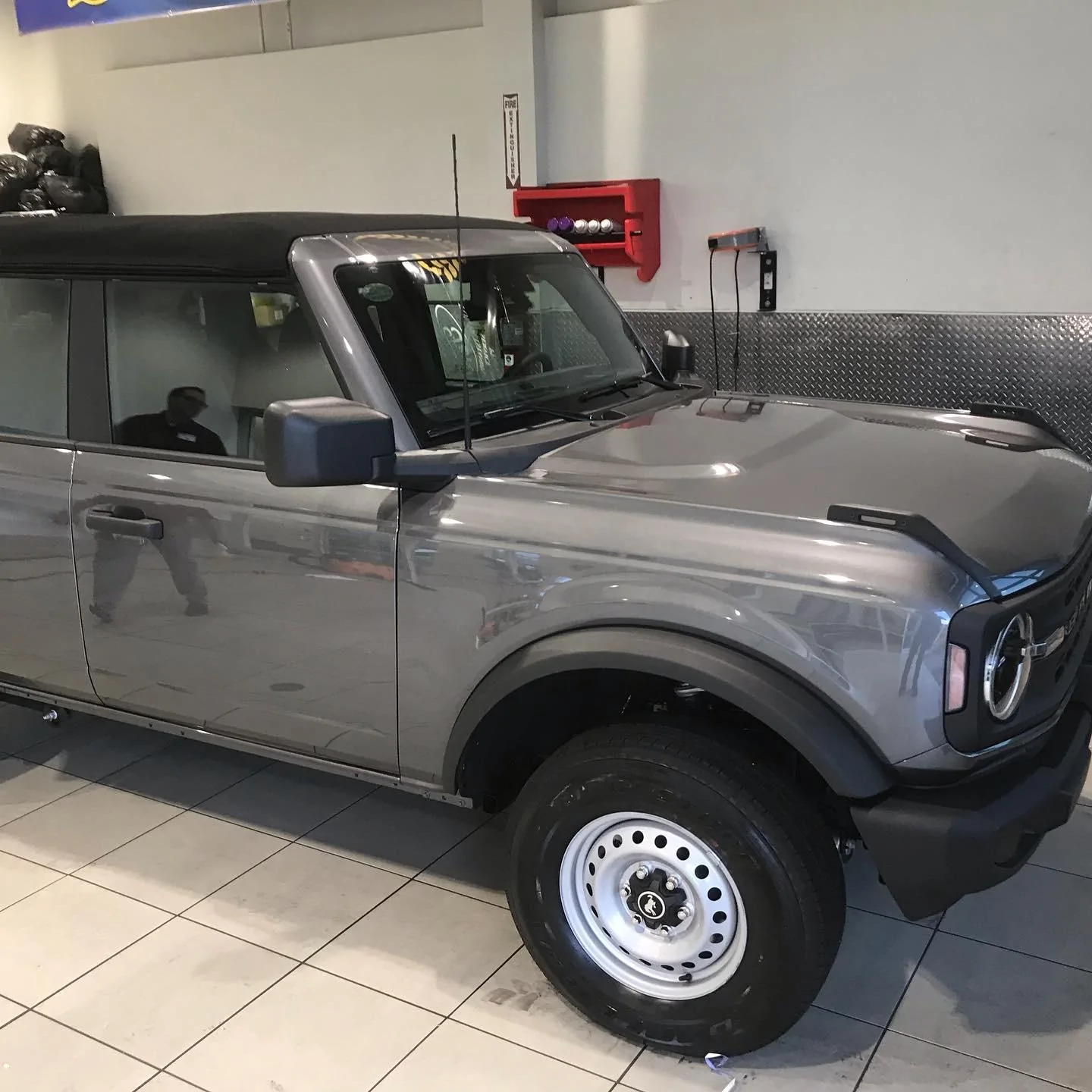 Ford Bronco CARBONIZED GRAY Bronco Club 859D239D-73C3-4A05-9CCE-EE69F8A26986