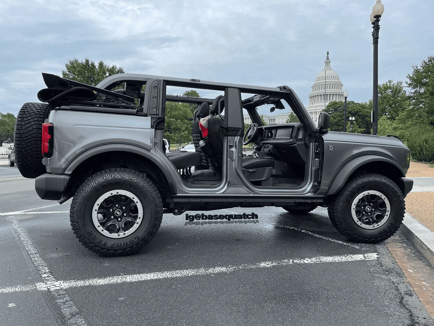 Ford Bronco CARBONIZED GRAY Bronco Club basequatch Capitol
