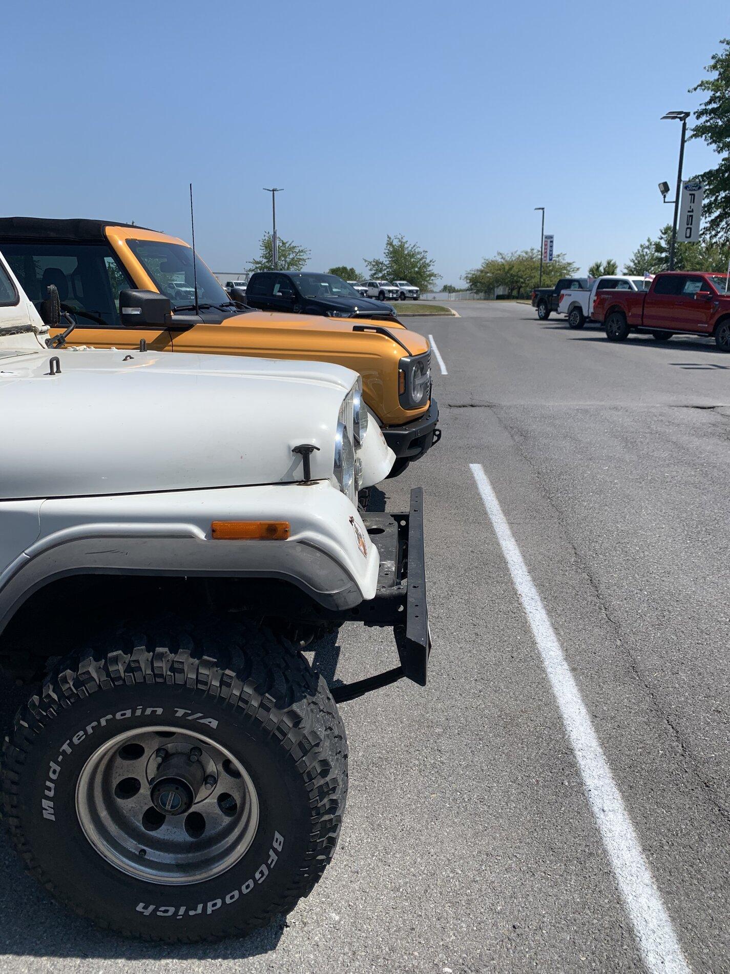 Ford Bronco CJ7 next to 4DR Badlands C7A3BA97-14BE-4F9E-BA90-5DB2B8FBE78B