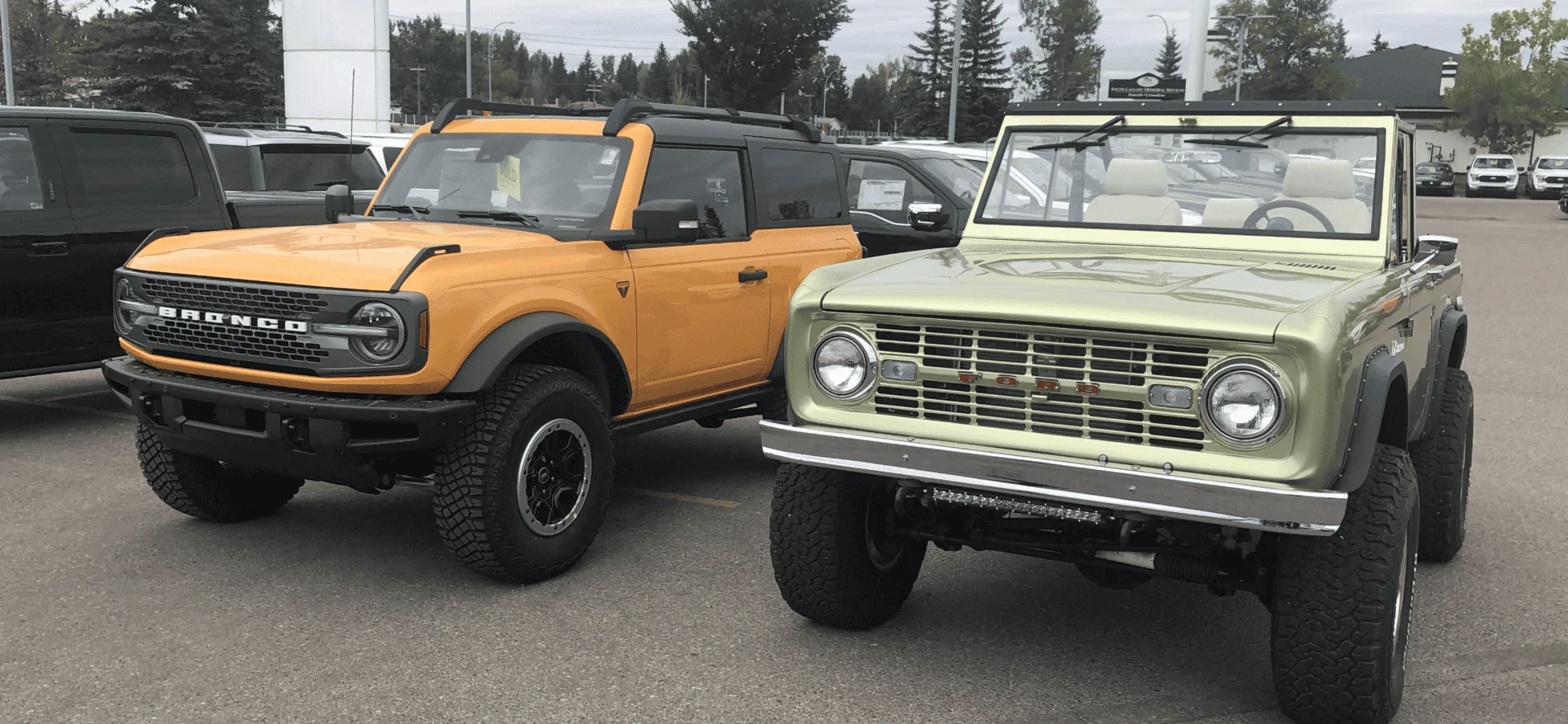 Ford Bronco Two Broncos on 35s 40253662-B165-4A8E-A2AC-A7CA3F11A2FA