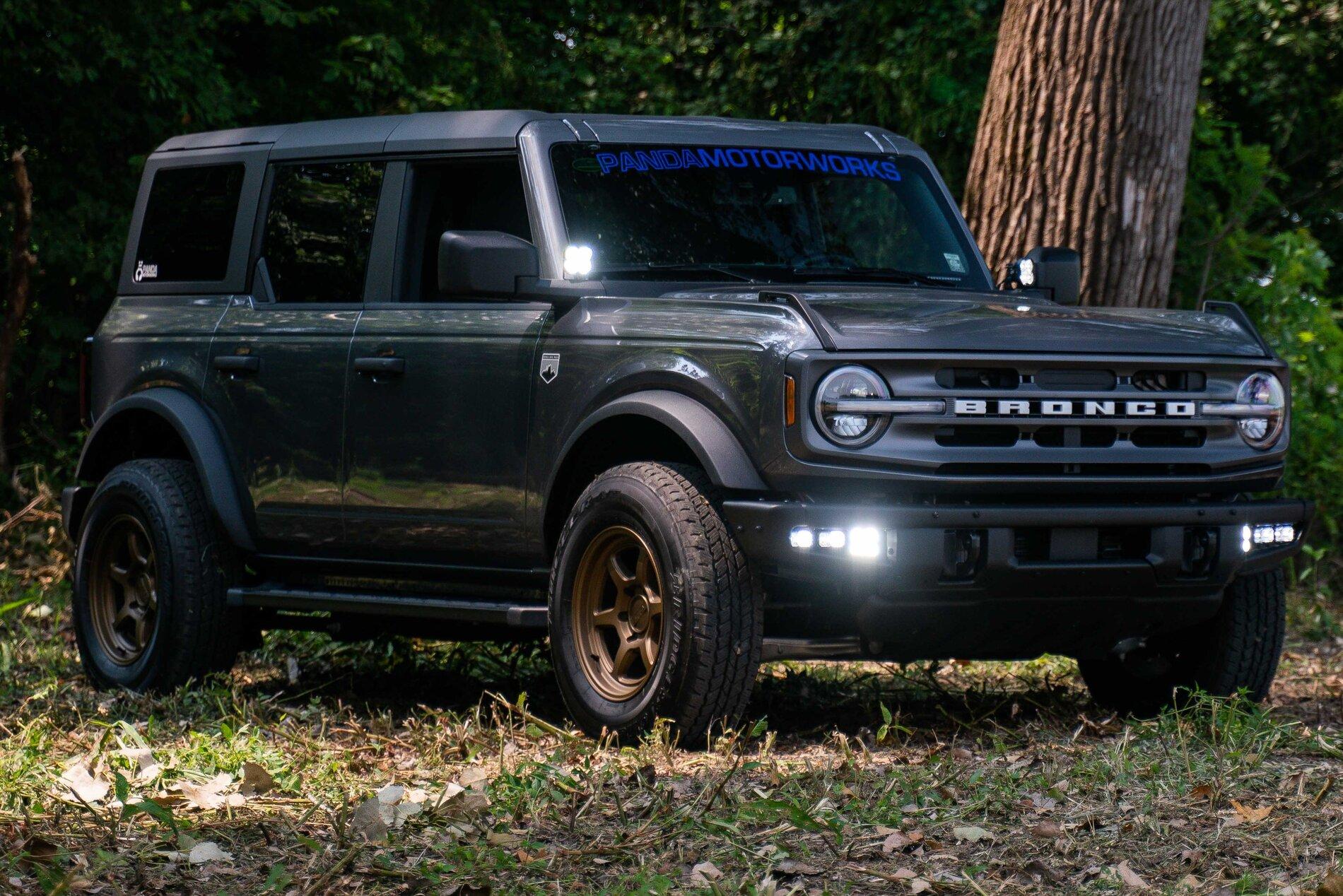Ford Bronco CARBONIZED GRAY Bronco Club 2021_Ford_Bronco_Creative_Ditch_Fog_Angled_15