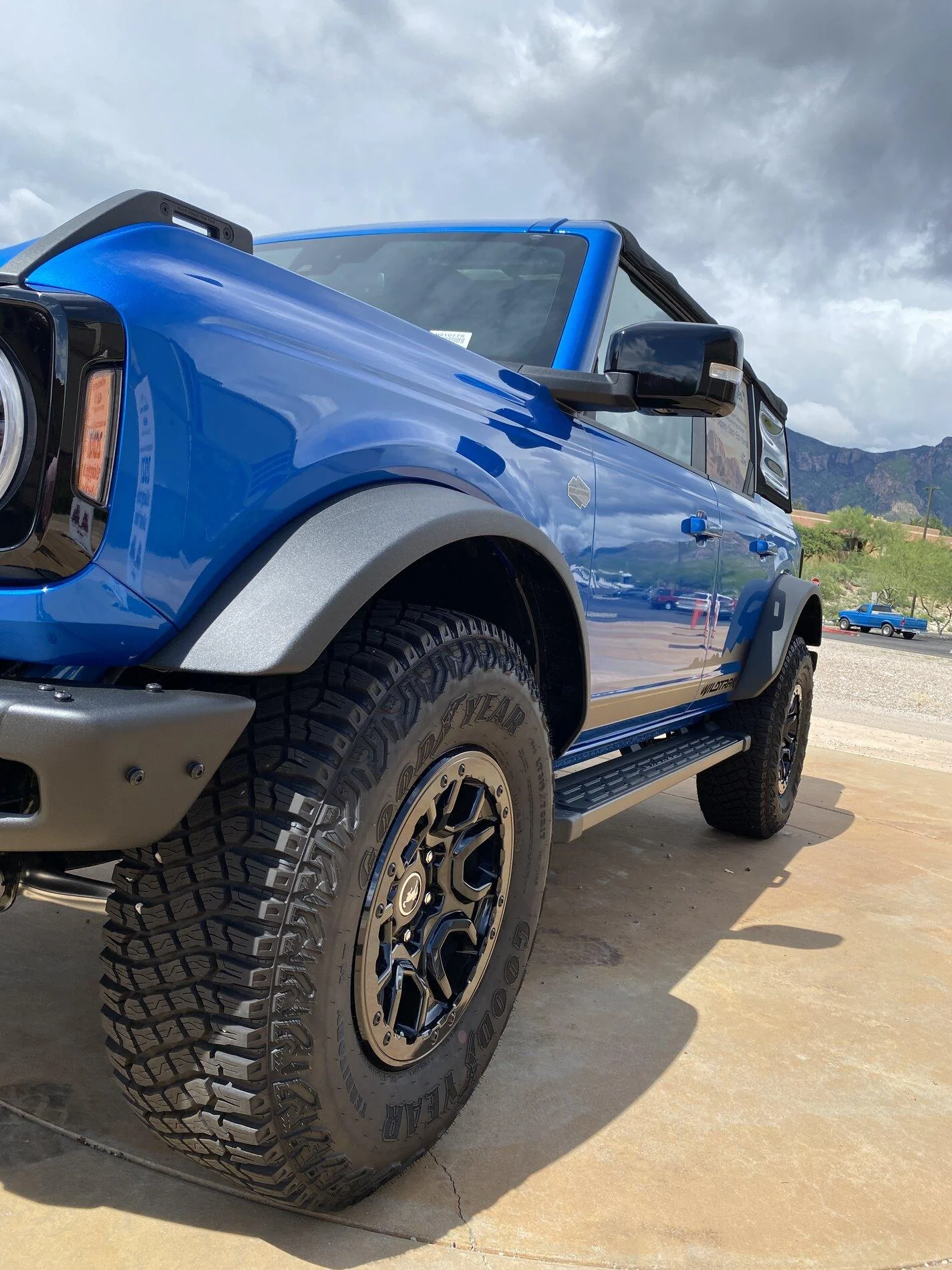 Ford Bronco VELOCITY BLUE Bronco Club IMG_4969