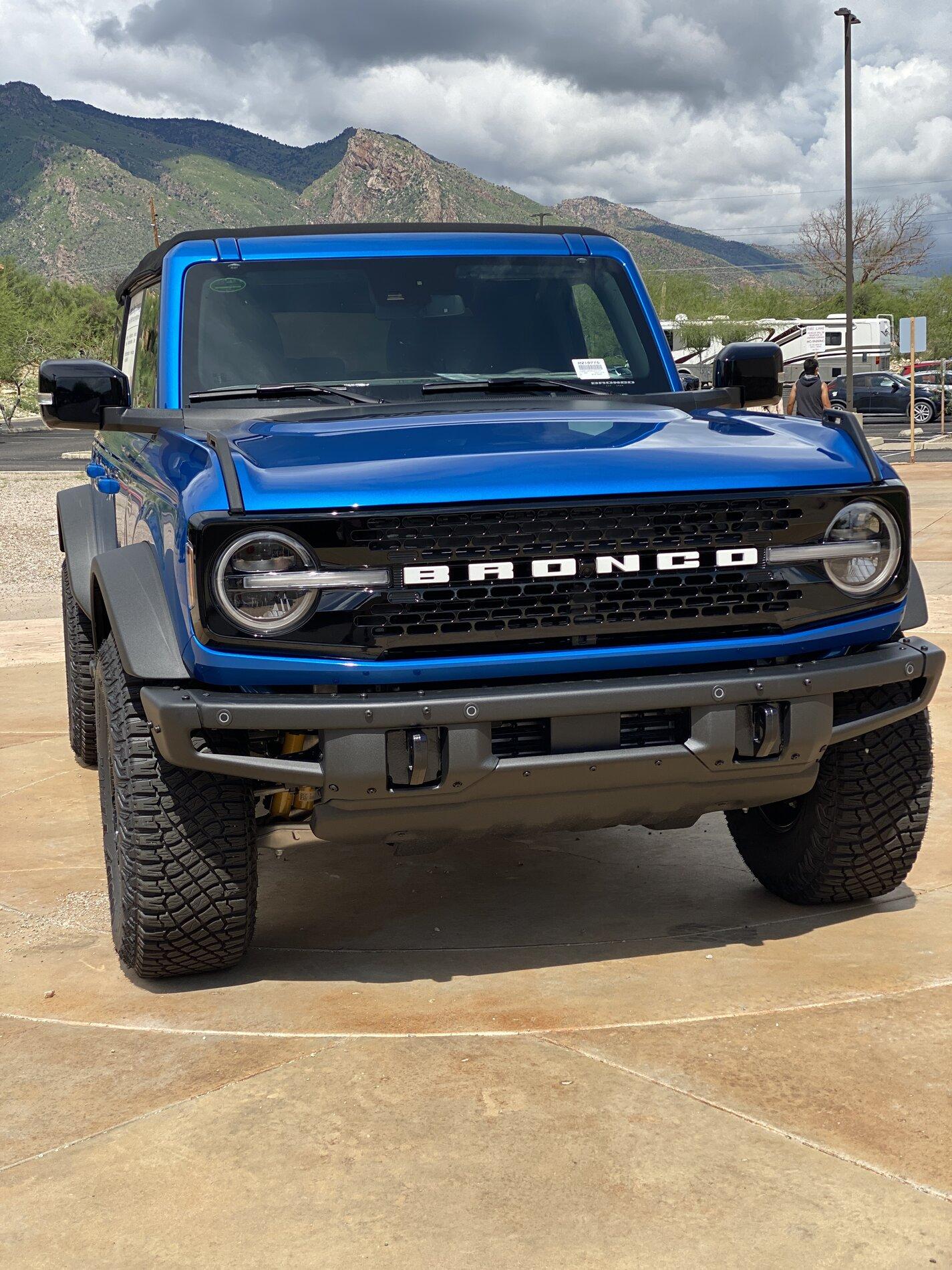 Ford Bronco VELOCITY BLUE Bronco Club IMG_4971.JPG