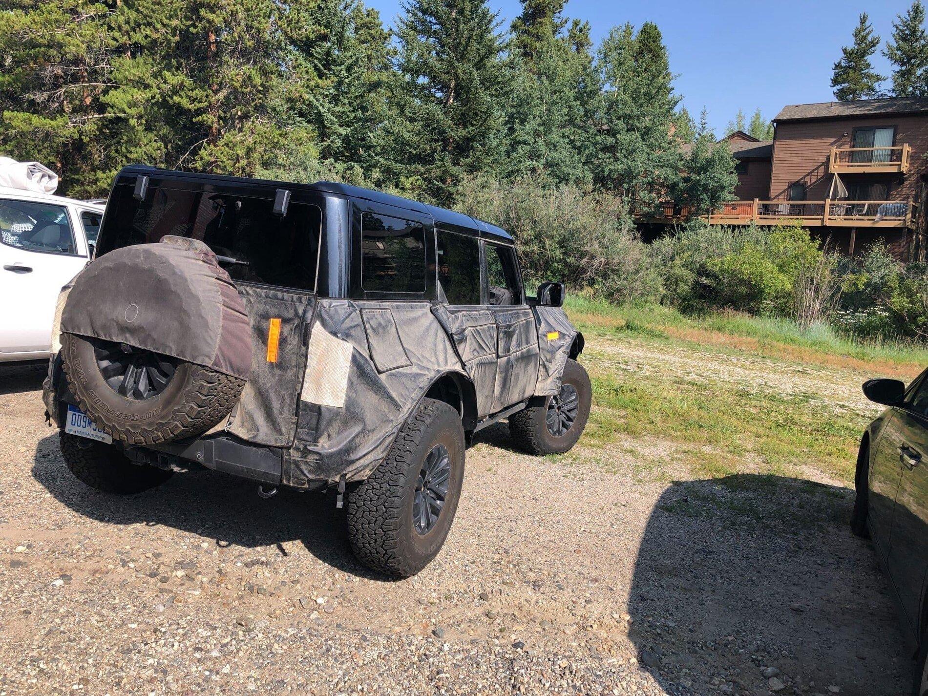 Ford Bronco Bronco Warthog Raptor Spotted Testing w/ Black Painted Modular Hardtop 2022 Bronco Warthog-Raptor spied 1