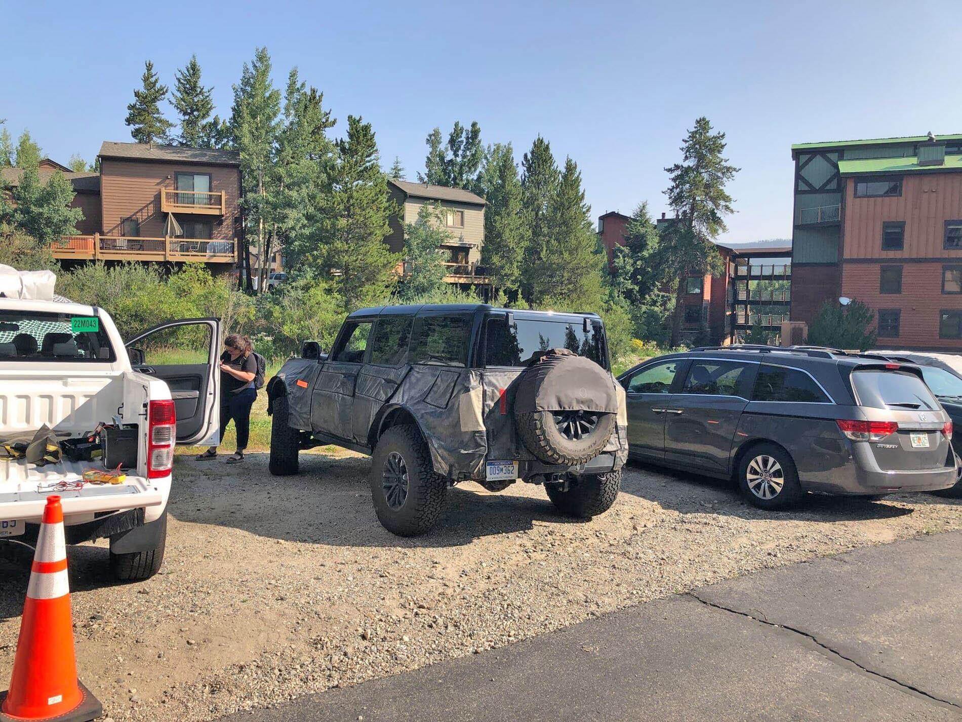 Ford Bronco Bronco Warthog Raptor Spotted Testing w/ Black Painted Modular Hardtop 2022 Bronco Warthog-Raptor spied 2