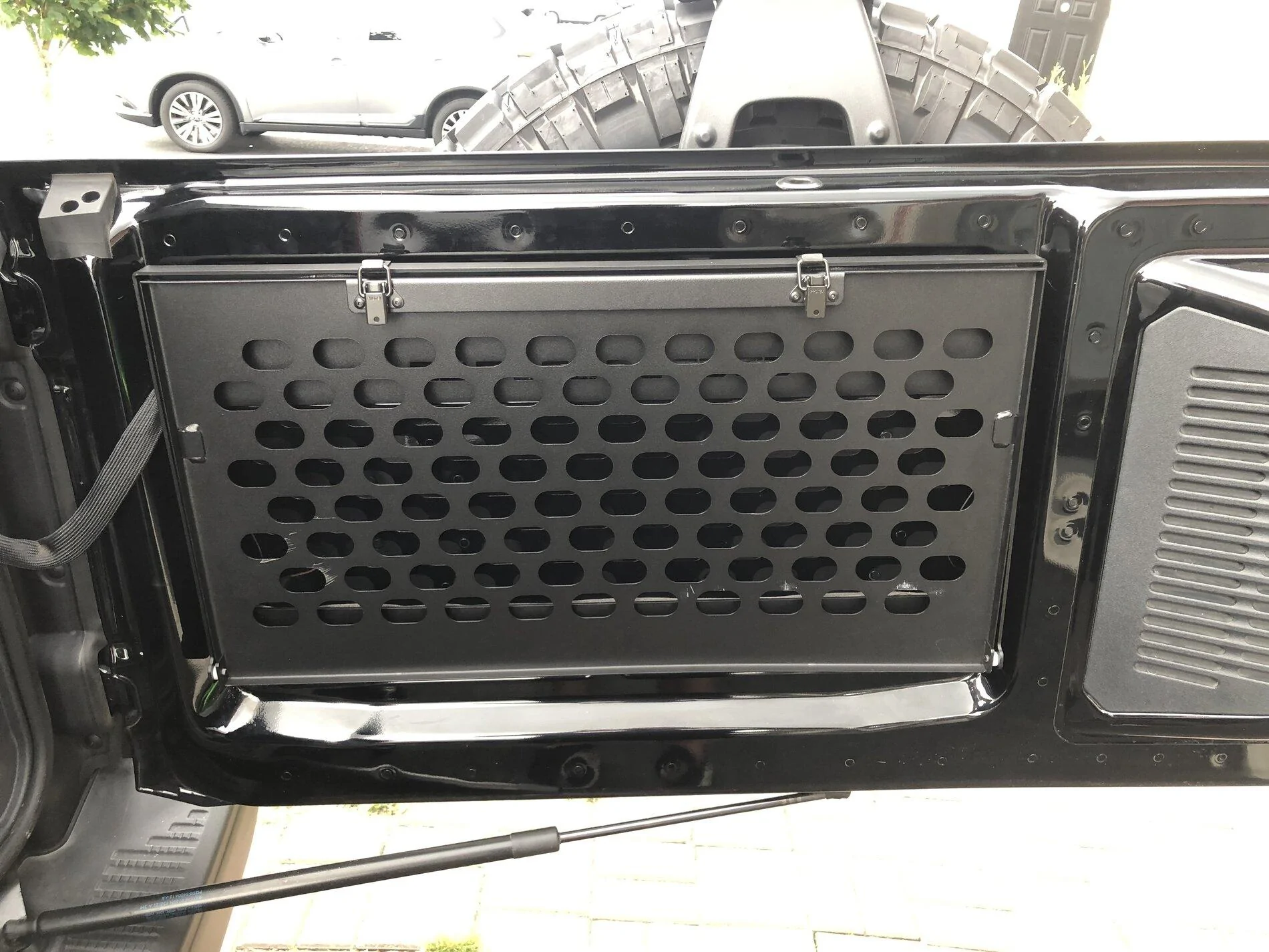 Ford Bronco Installed my fold down table today! 9435B5C6-9F01-4935-8732-B470F59D9DAE
