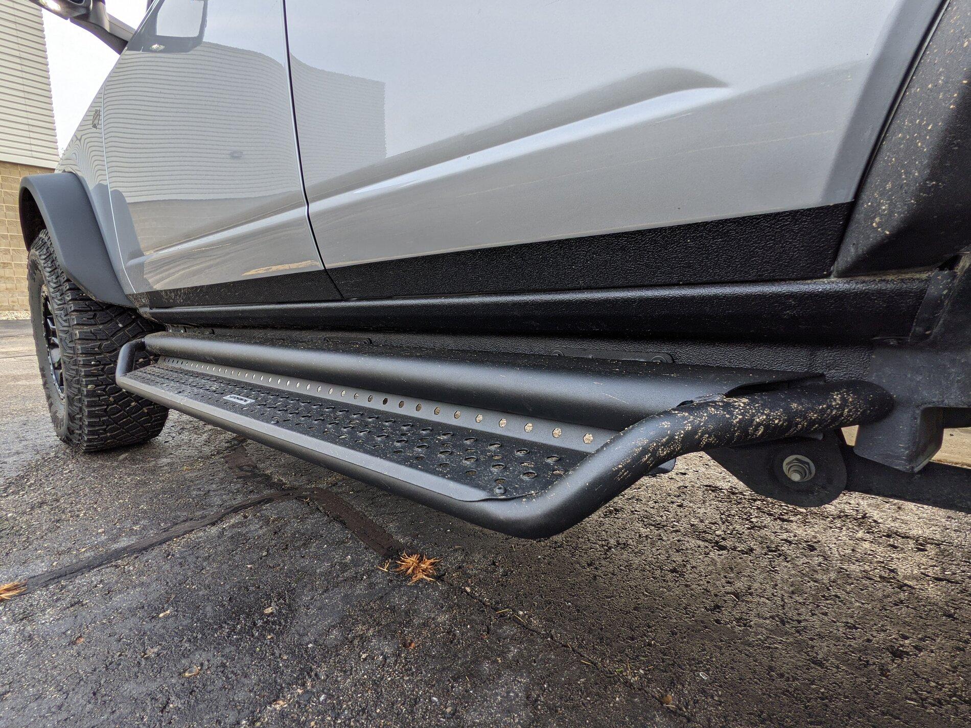 Ford Bronco Go Rhino Dominator Extreme D1 Sidesteps Installed on 4-Door Wildtrak PXL_20210810_125241108