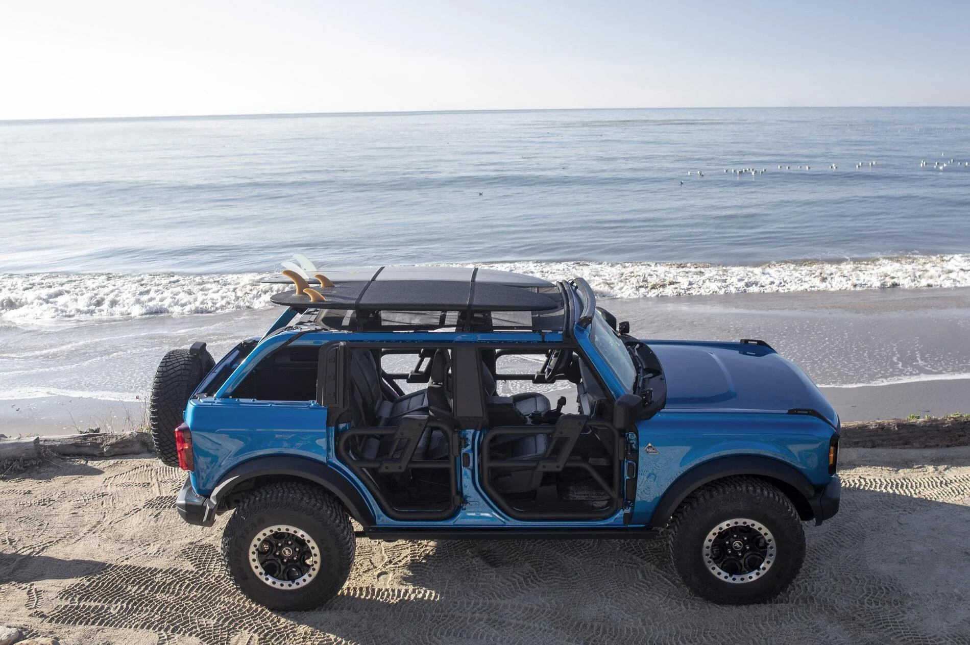 Ford Bronco 🏄‍♂️ BRONCO RIPTIDE concept build features prototype front steel bumper, Bimini top, tube doors, bike rack, crossbars, RIGID lights Bronco_Riptide Concept_08
