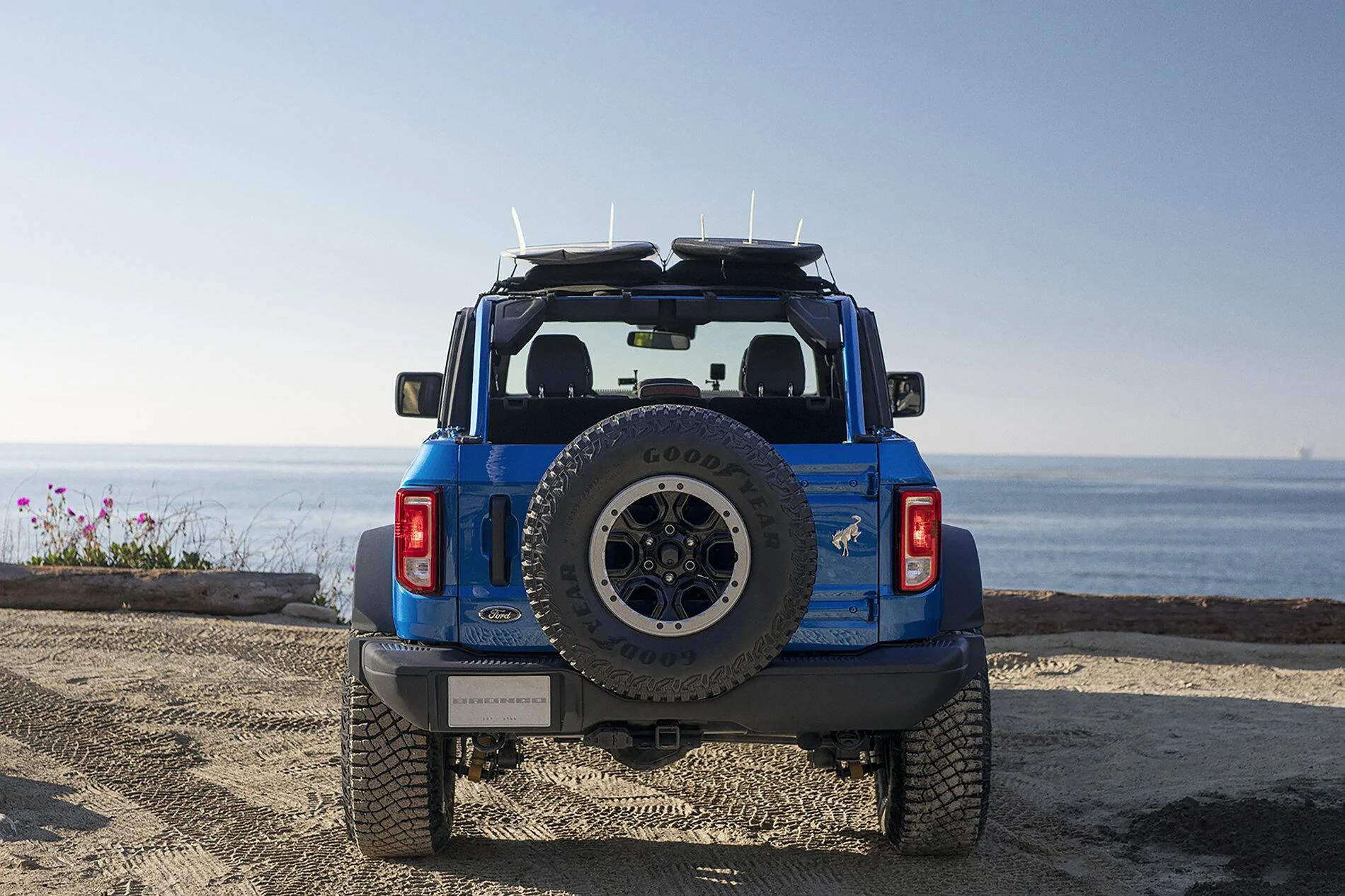 Ford Bronco 🏄‍♂️ BRONCO RIPTIDE concept build features prototype front steel bumper, Bimini top, tube doors, bike rack, crossbars, RIGID lights Bronco_Riptide Concept_04
