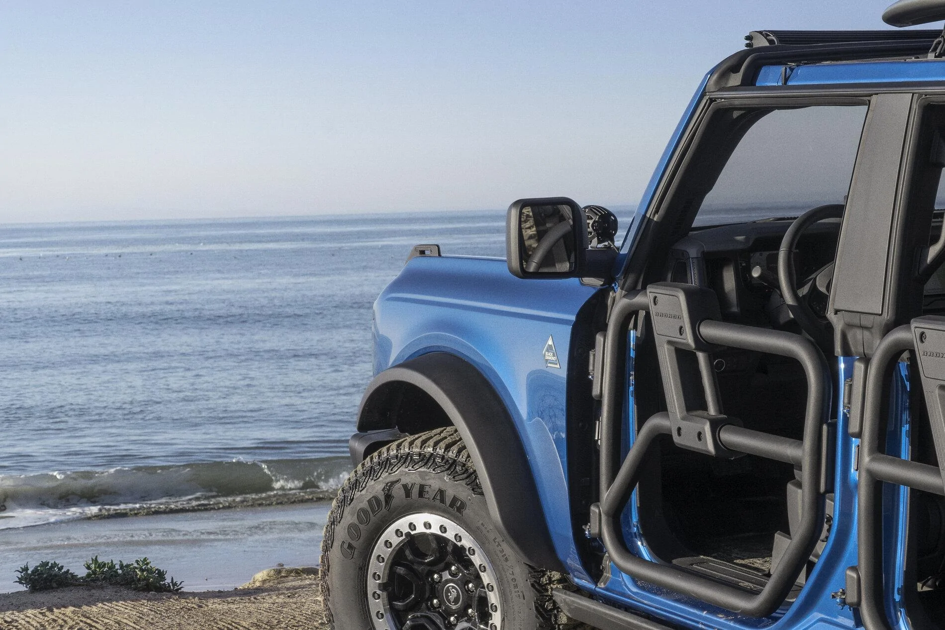 Ford Bronco 🏄‍♂️ BRONCO RIPTIDE concept build features prototype front steel bumper, Bimini top, tube doors, bike rack, crossbars, RIGID lights Bronco_Riptide Concept_03