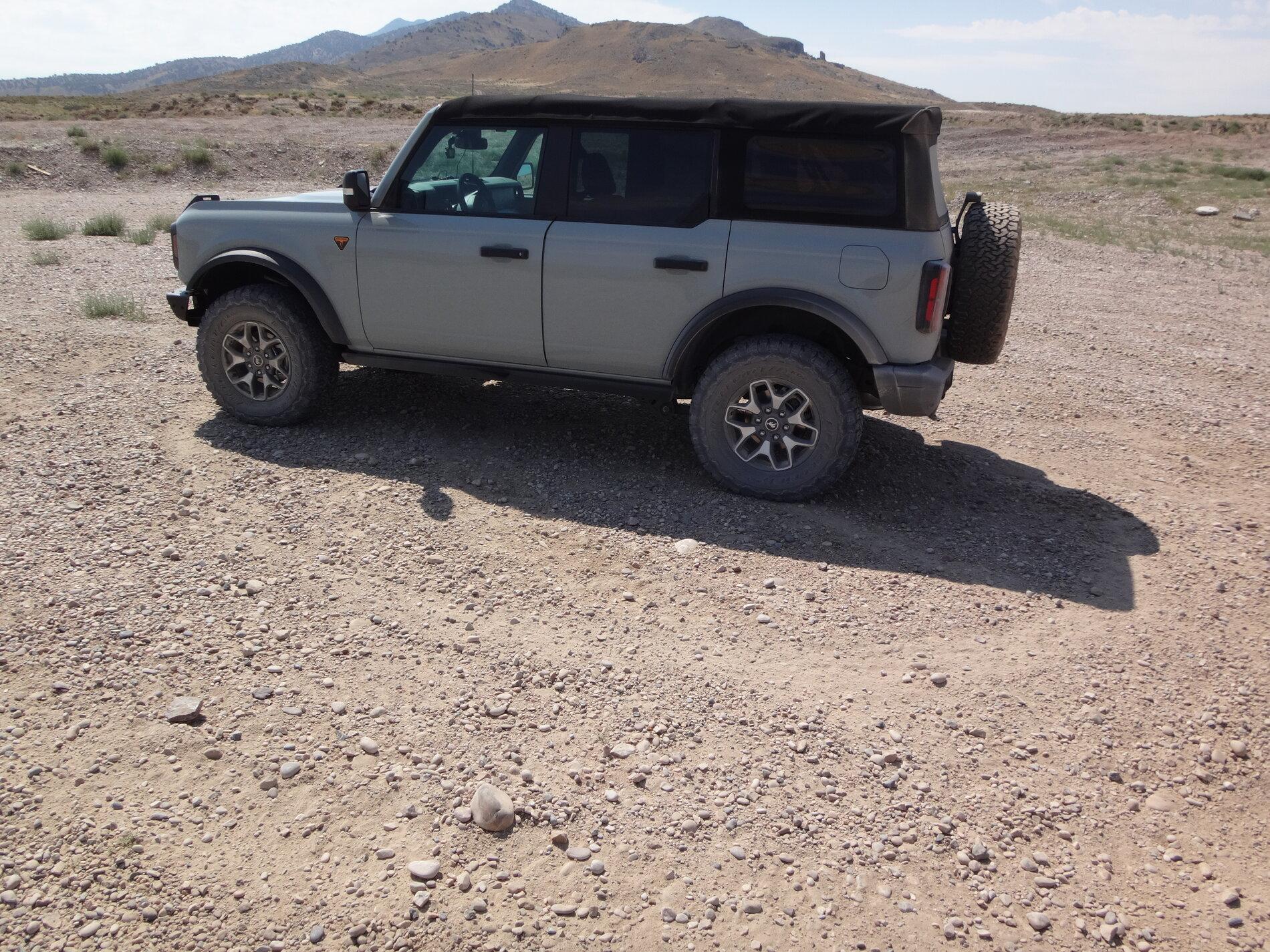 Ford Bronco CACTUS GRAY Bronco Club DSC00110