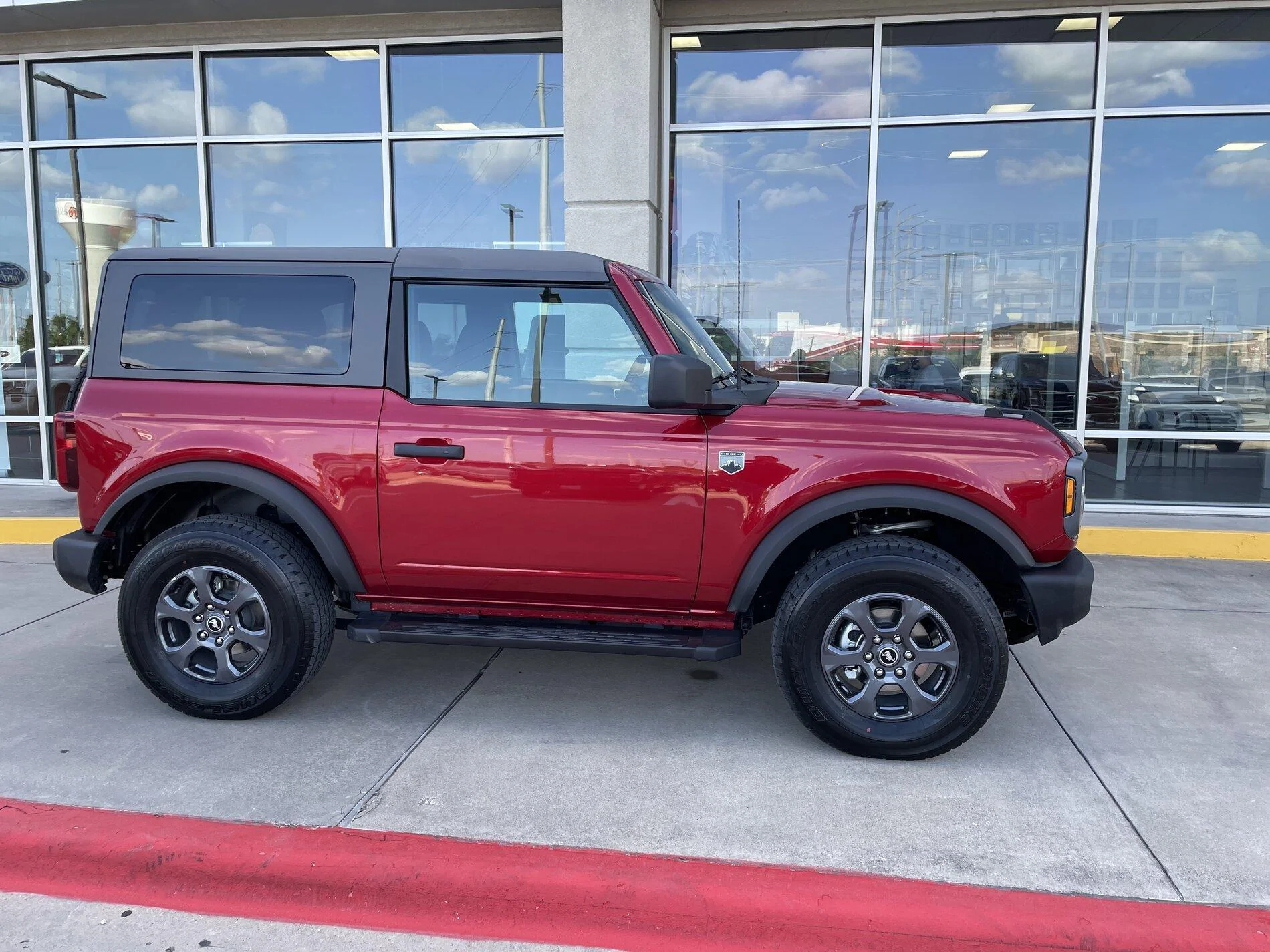 Ford Bronco RAPID RED Bronco Club 5614006E-1ED3-4A4F-AAA5-2C293D4048F4