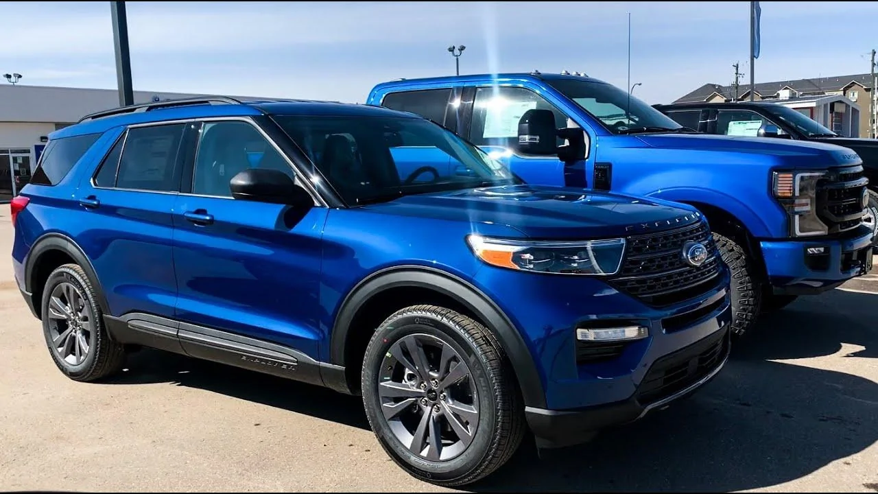 Ford Bronco VELOCITY BLUE Bronco Club 5A33156A-74E2-4ED6-9DA6-1728A314BC1F