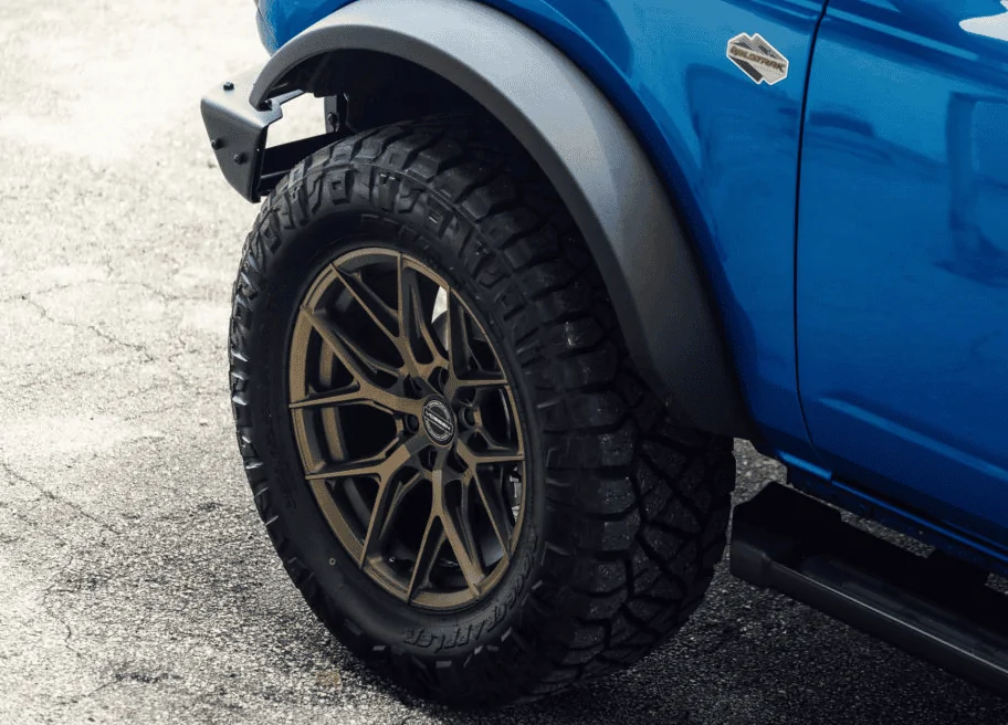 Ford Bronco 20's Vossen Wheels on Velocity Blue Wildtrak Bronco 1629310538369
