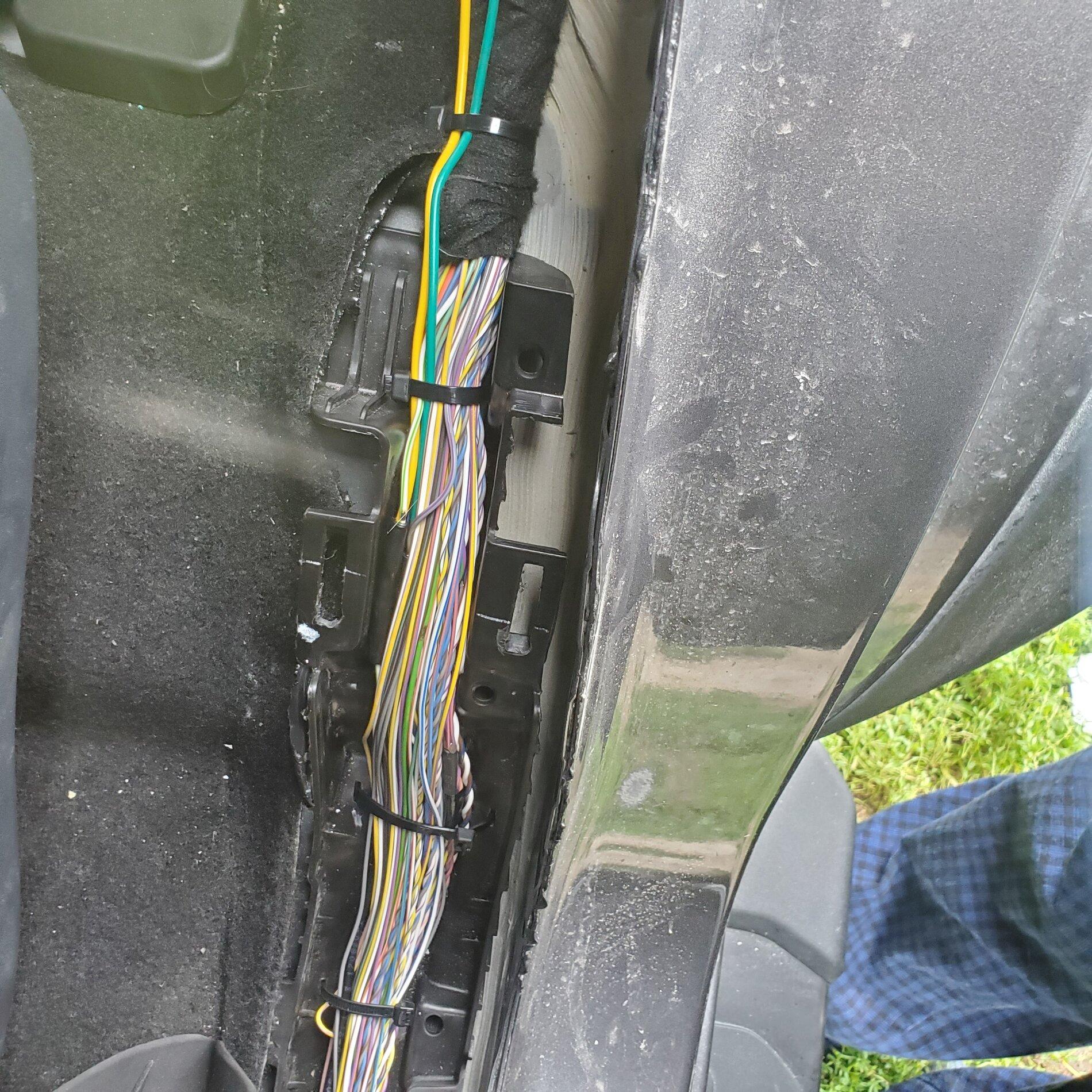 Ford Bronco Trailer wiring harness self-installation Left Rear Kick 